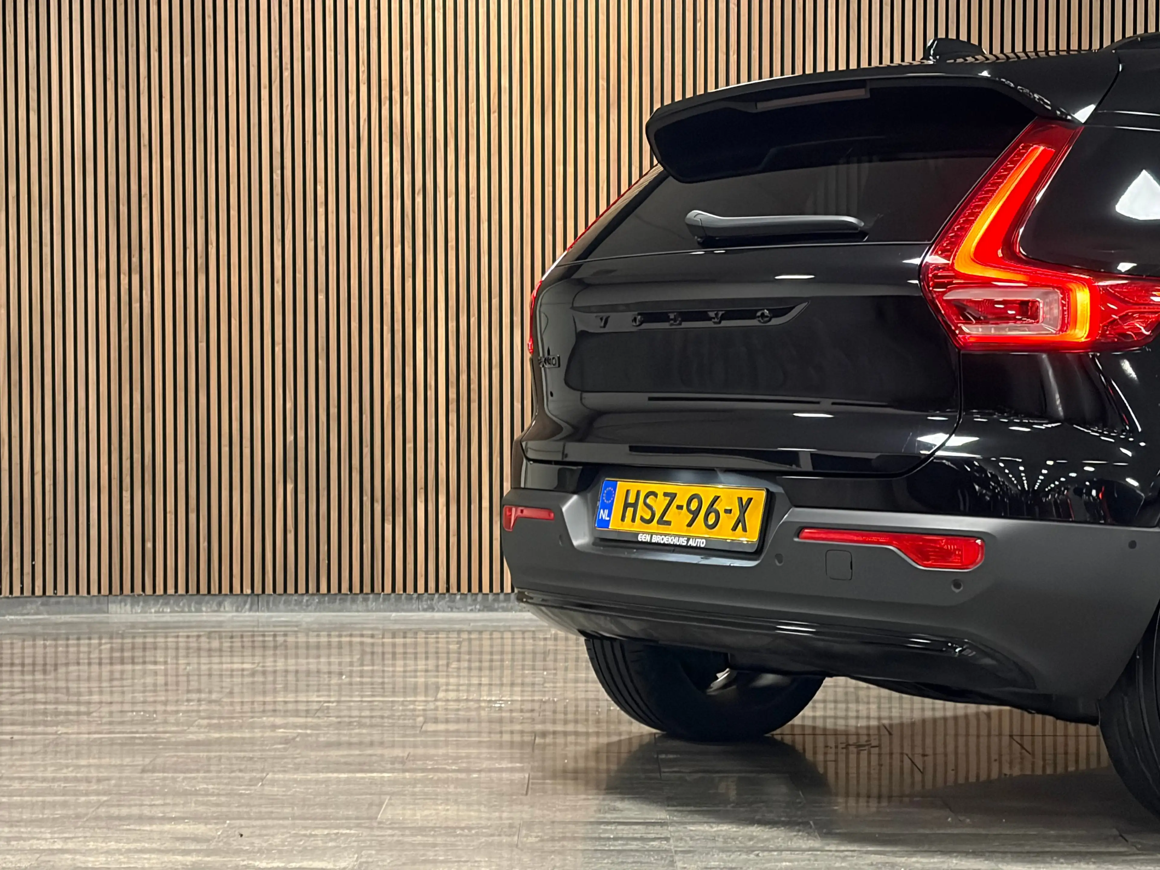 Volvo EX40 Single Motor Extended Range Ultra Black Ed. 82 kWh — photo 10
