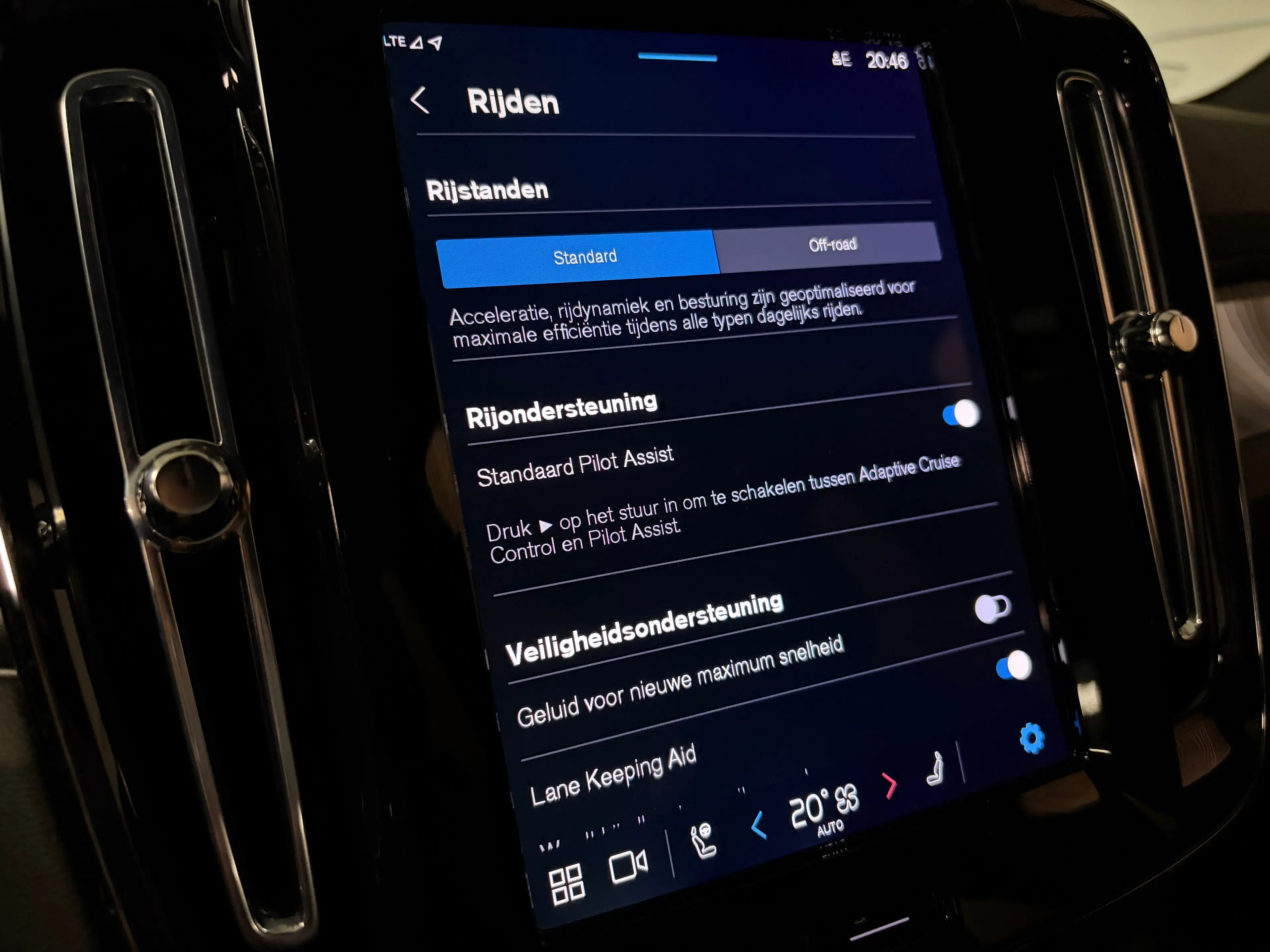 Volvo EX40 Single Motor Extended Range Ultra Black Ed. 82 kWh — photo 28