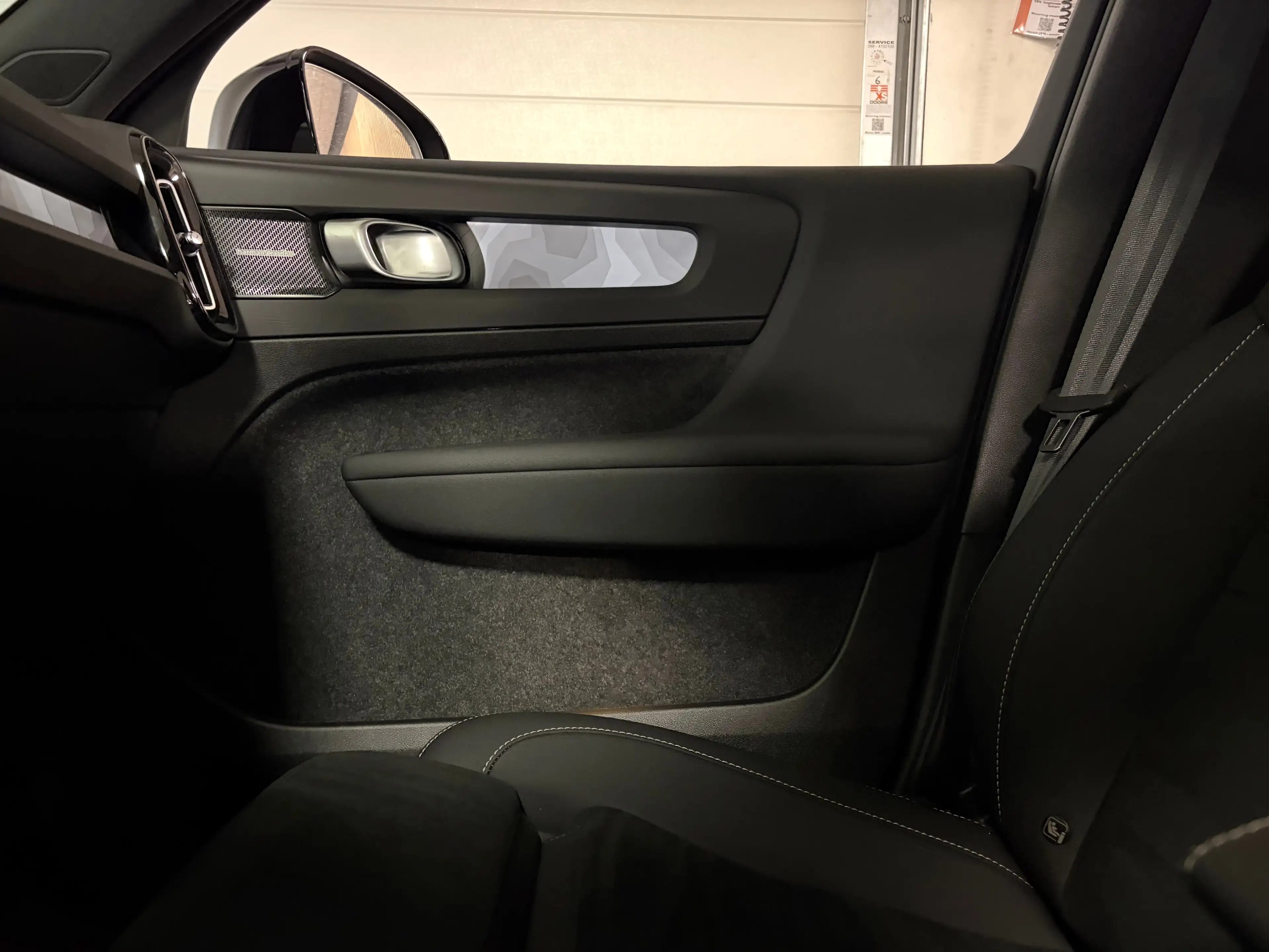 Volvo EX40 Single Motor Extended Range Ultra Black Ed. 82 kWh — photo 41