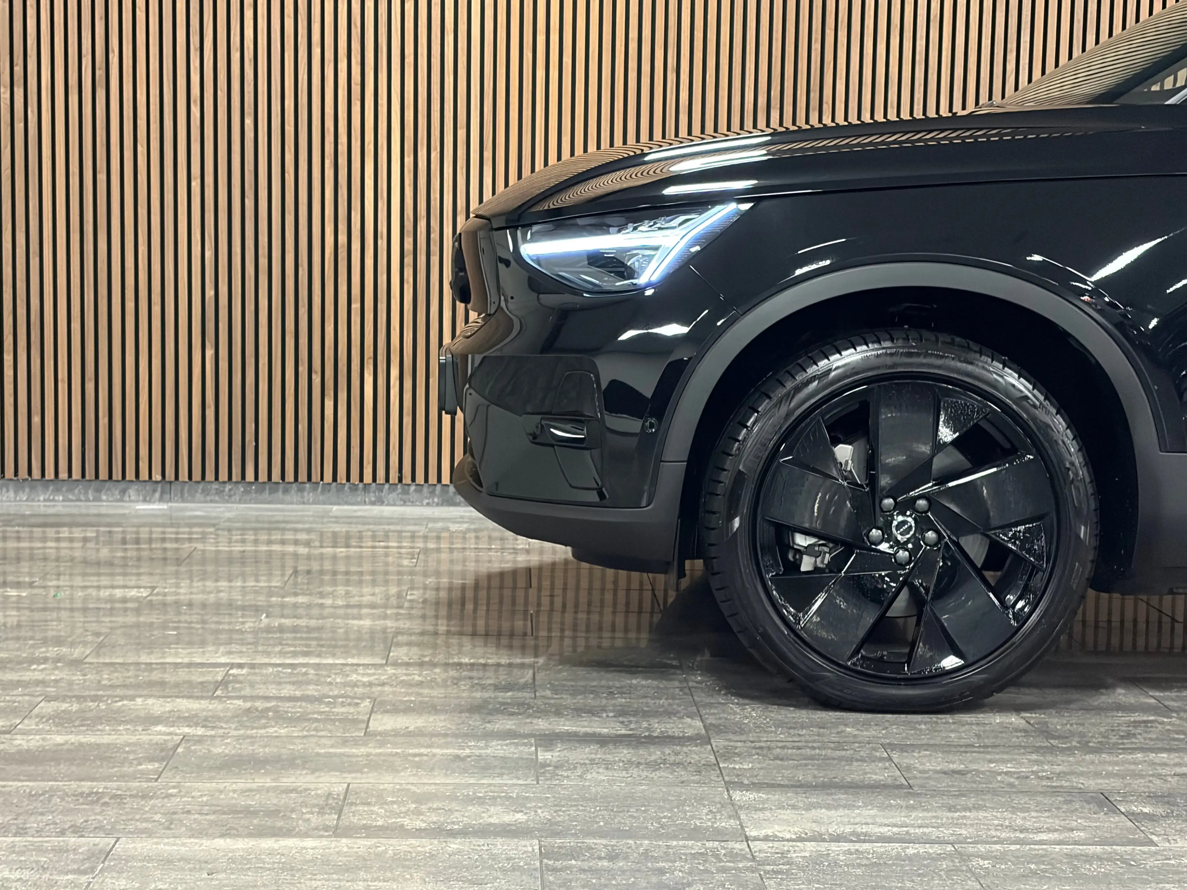 Volvo EX40 Single Motor Extended Range Ultra Black Ed. 82 kWh — photo 6