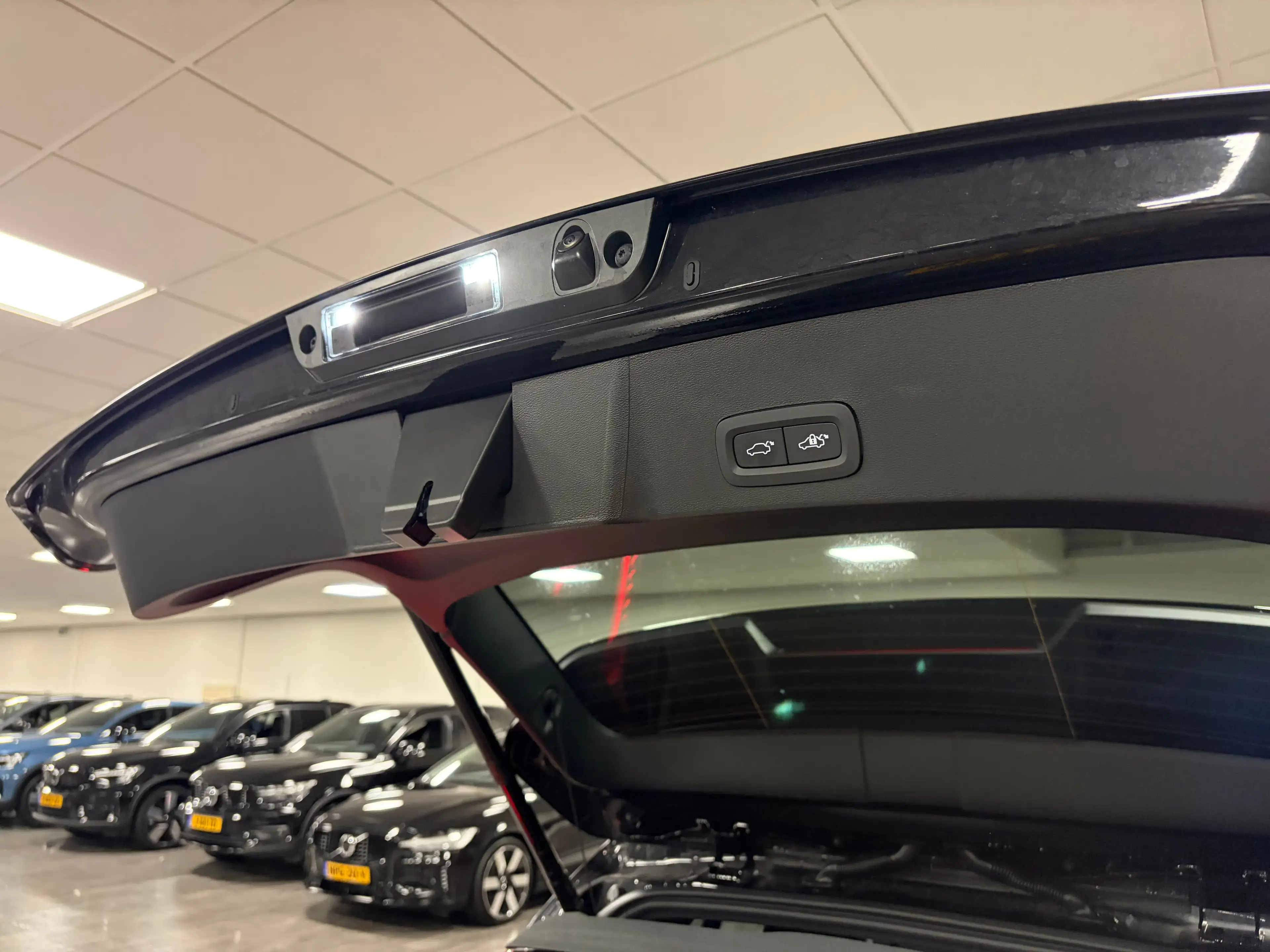 Volvo EX40 Single Motor Extended Range Ultra Black Ed. 82 kWh — photo 12