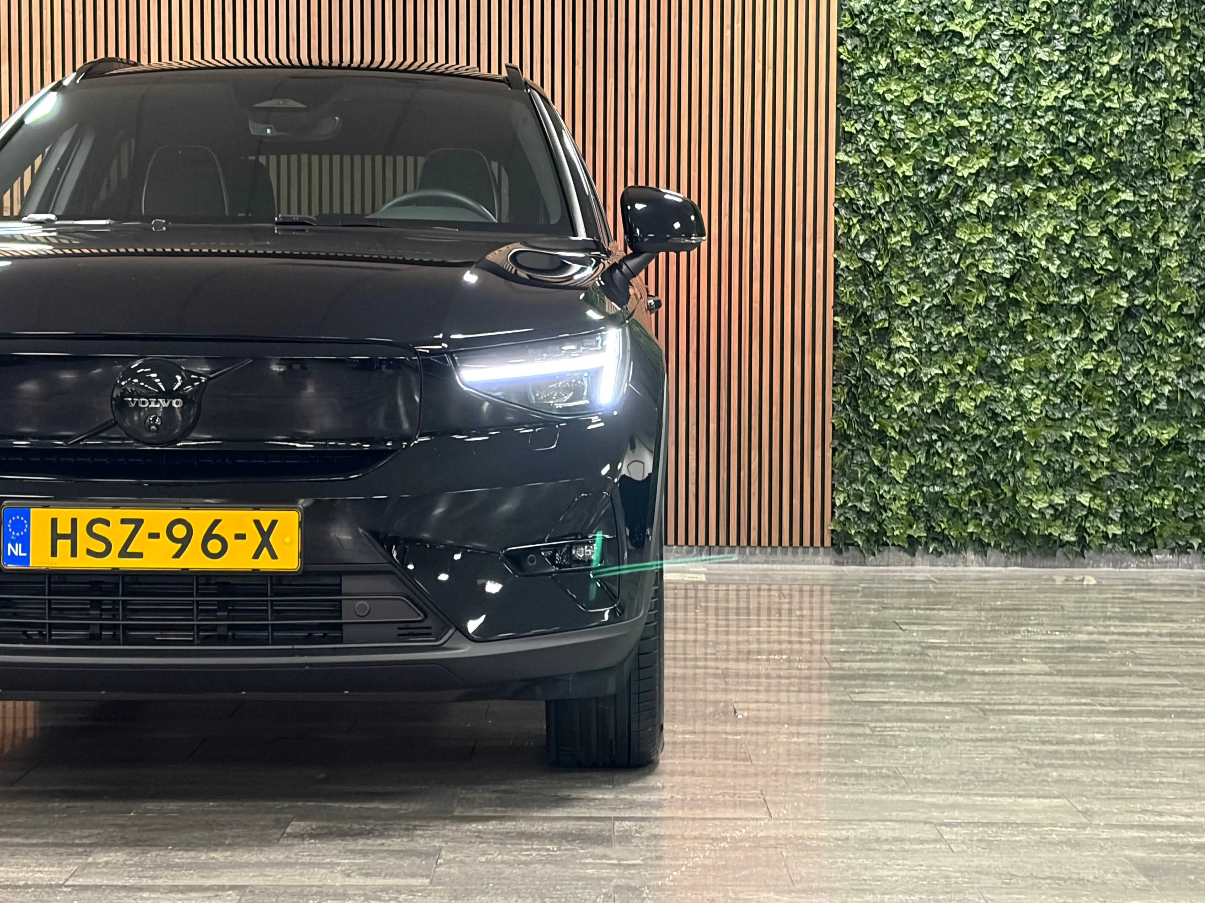 Volvo EX40 Single Motor Extended Range Ultra Black Ed. 82 kWh — photo 11