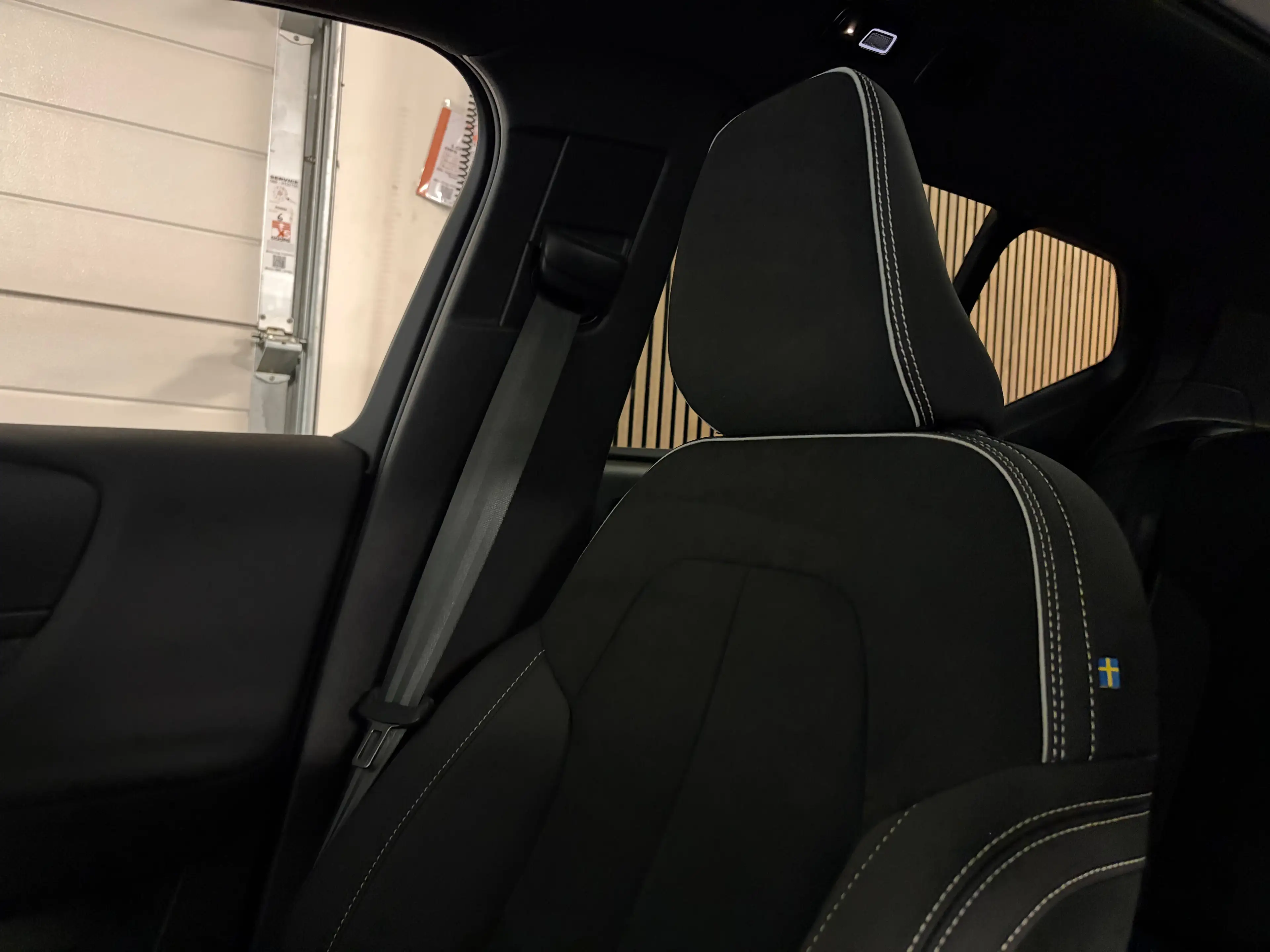 Volvo EX40 Single Motor Extended Range Ultra Black Ed. 82 kWh — photo 39