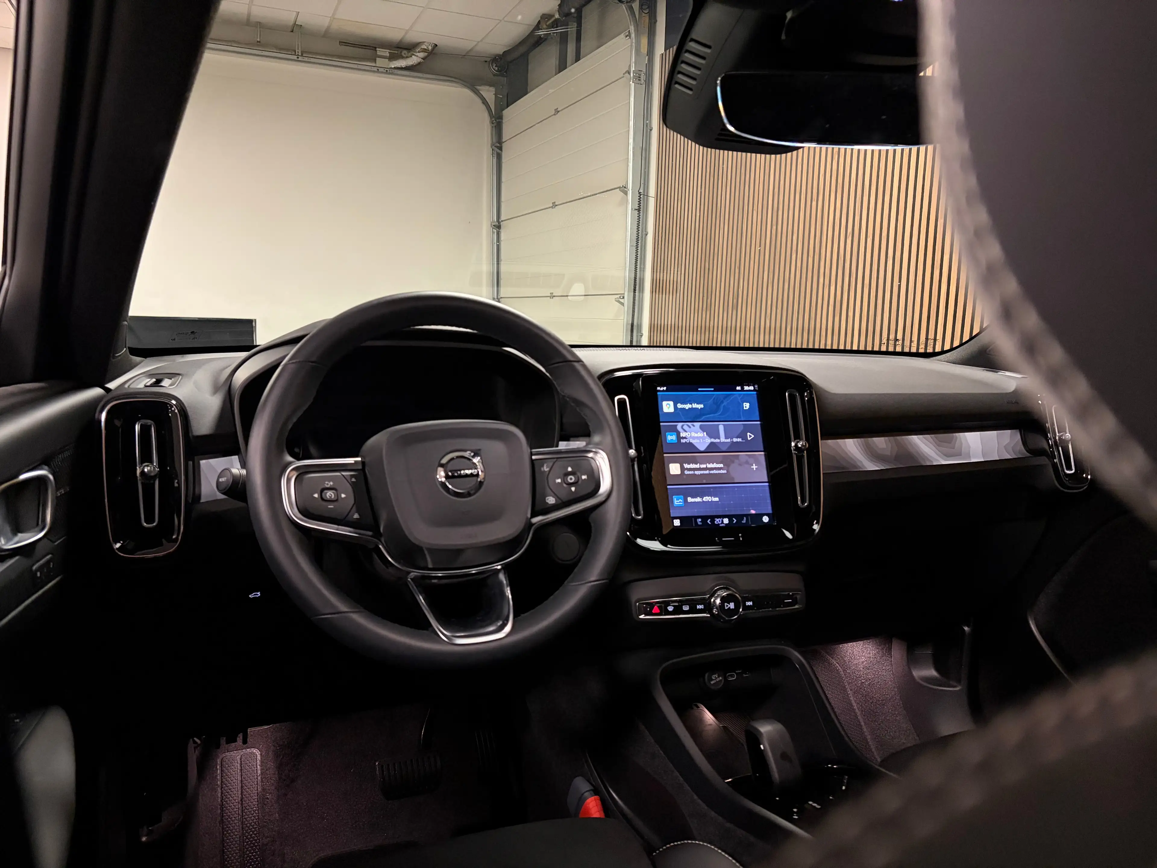 Volvo EX40 Single Motor Extended Range Ultra Black Ed. 82 kWh — photo 17