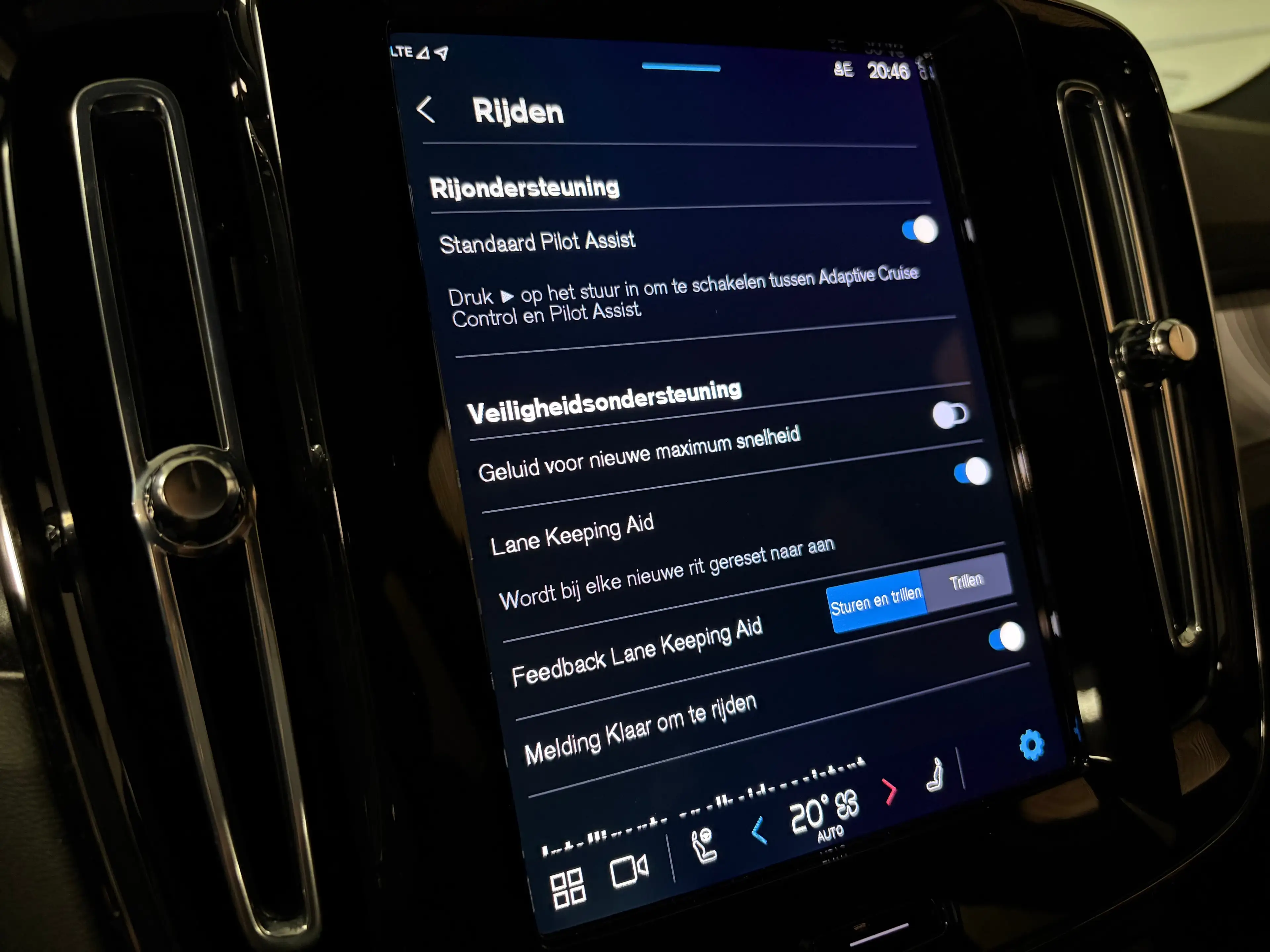 Volvo EX40 Single Motor Extended Range Ultra Black Ed. 82 kWh — photo 29
