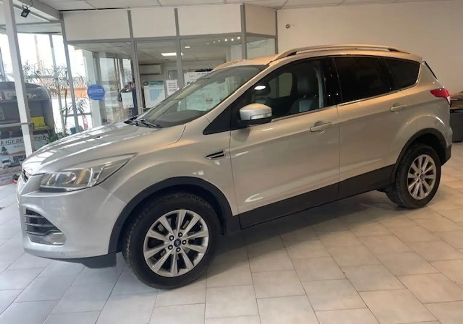 Ford Kuga 2.0 TDCI 120cv S-S TITANIUM 4X2 Gris - 1