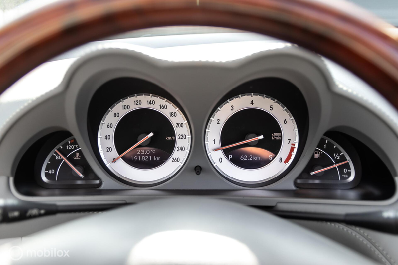 Mercedes-Benz SL 350 — photo 22