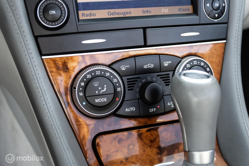 Mercedes-Benz SL 350 — photo 25