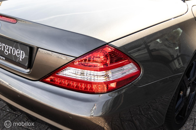 Mercedes-Benz SL 350 — photo 18