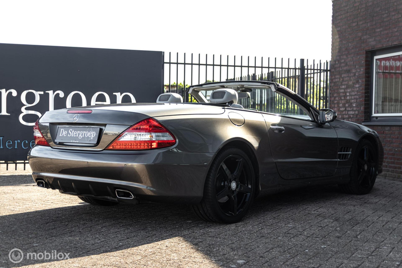 Mercedes-Benz SL 350 — photo 16