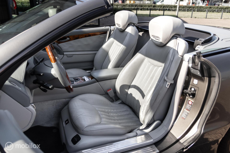 Mercedes-Benz SL 350 — photo 32