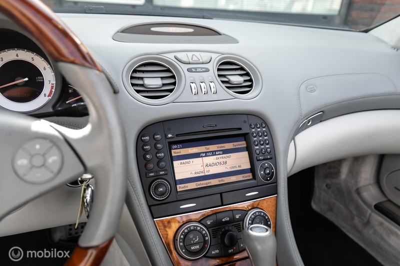 Mercedes-Benz SL 350 — photo 23