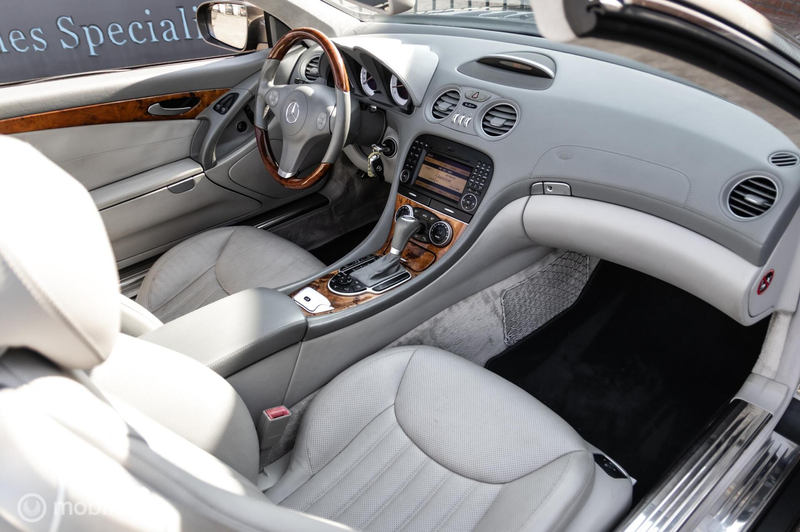 Mercedes-Benz SL 350 — photo 39