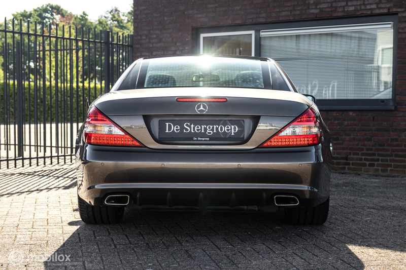 Mercedes-Benz SL 350 — photo 14