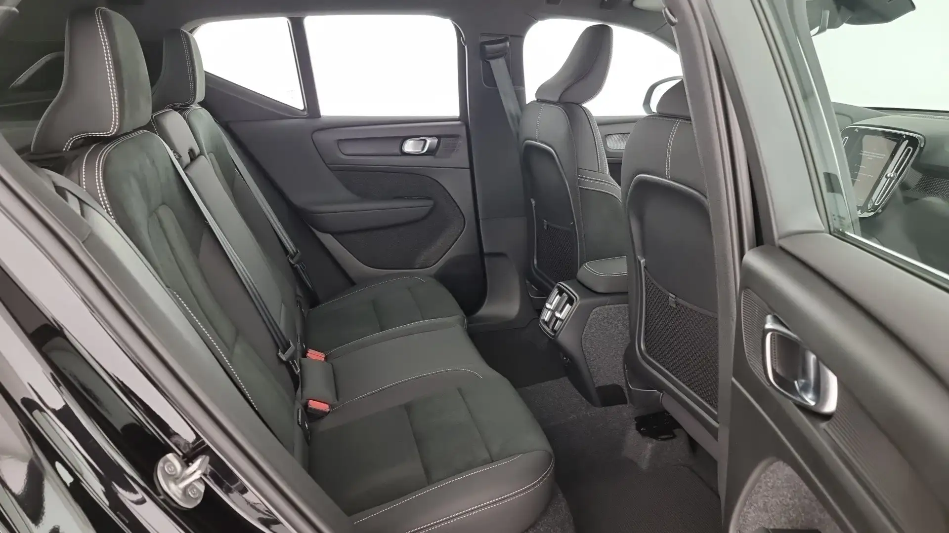 Volvo XC40 B3 automatico Ultra Black Edition Nero - 2