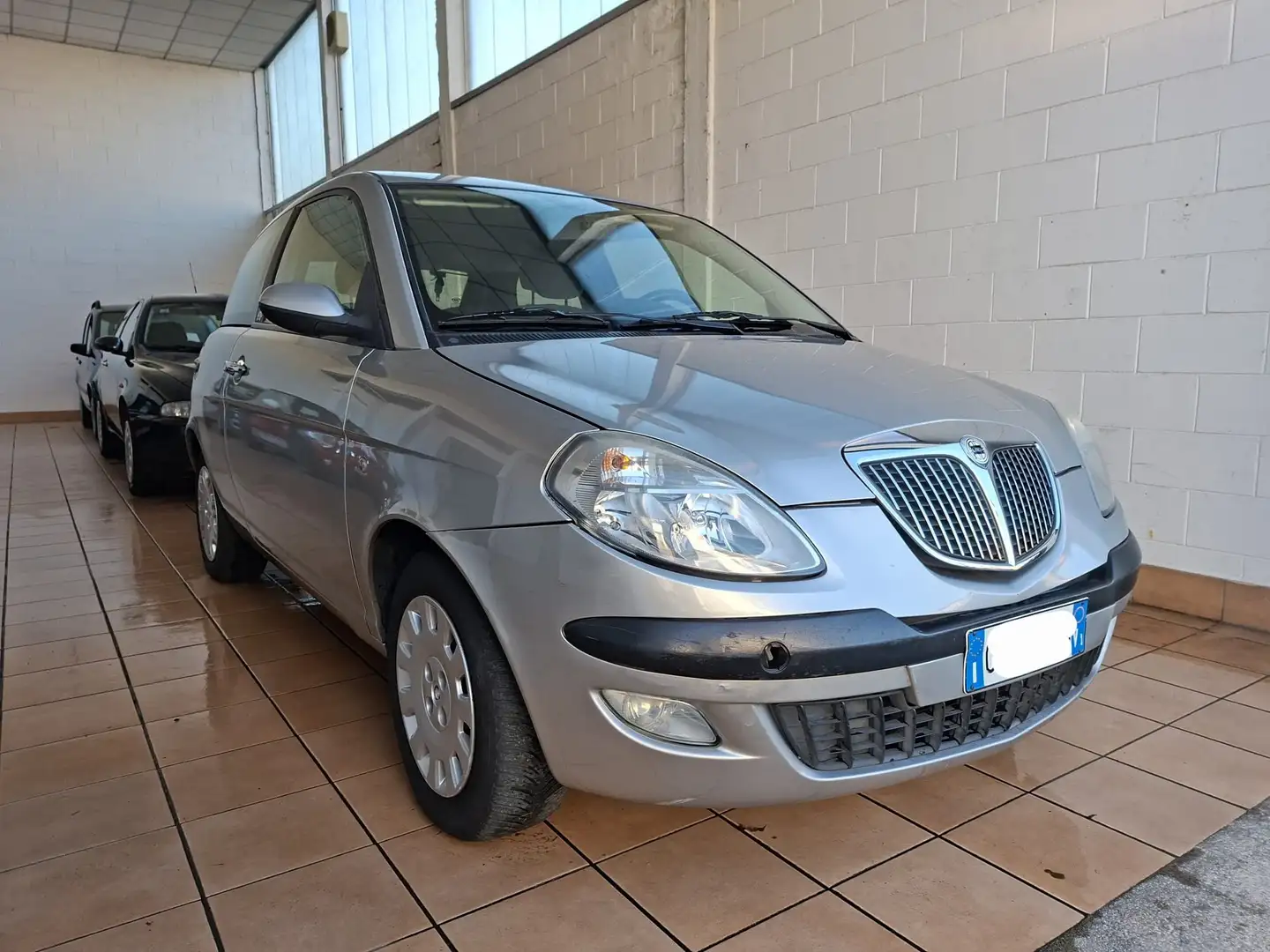 Lancia Ypsilon Ypsilon 1.2 8v Argento, adatta anche ai neop. Argent - 2