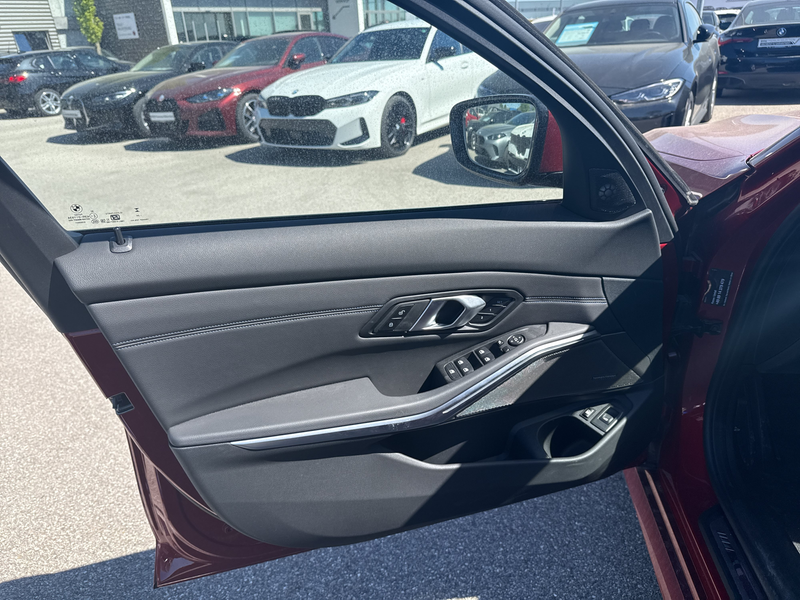 BMW 330 e SHZ LED Panorama-Glasdach — photo 13