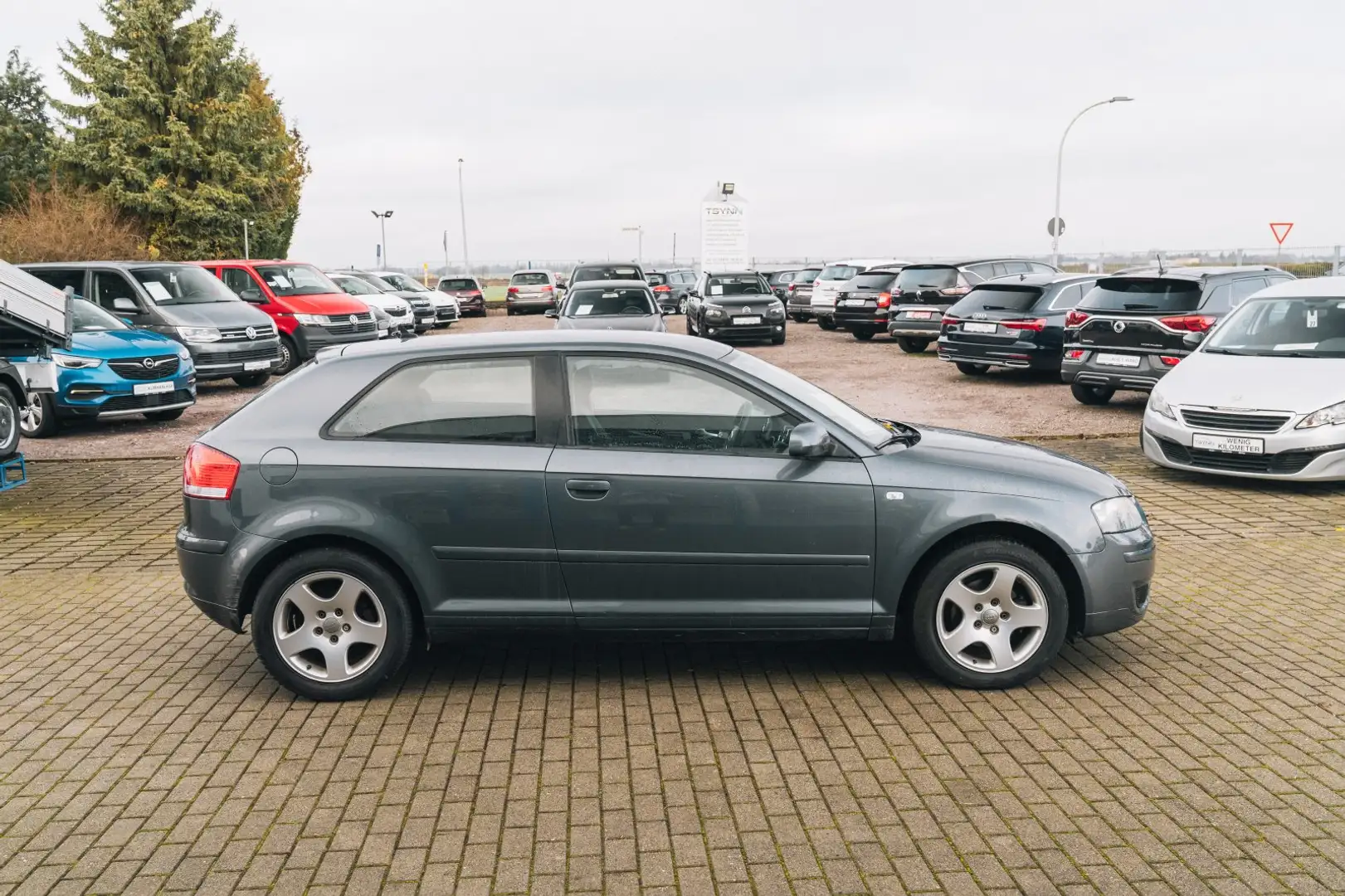 Audi A3 1.6 FSI Attraction Grau - 2