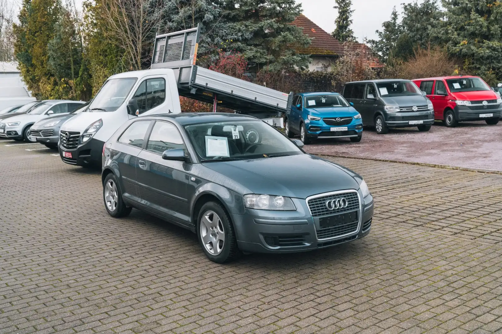 Audi A3 1.6 FSI Attraction Grau - 1