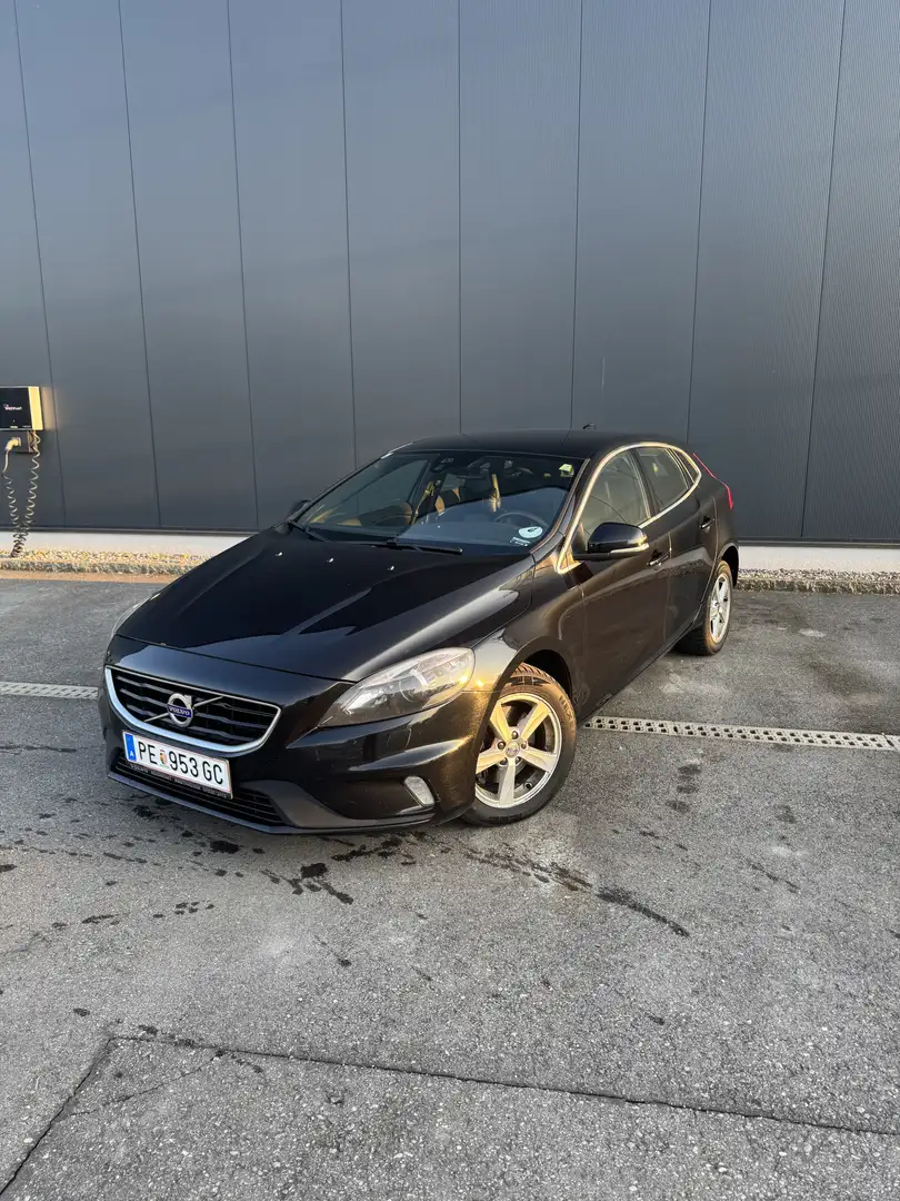 Volvo V40 D2 Momentum R-Design - 1