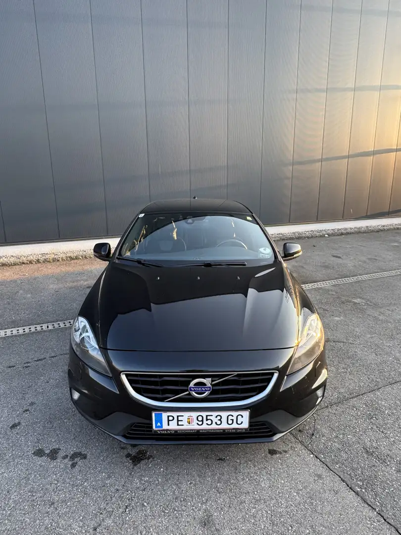 Volvo V40 D2 Momentum R-Design - 2