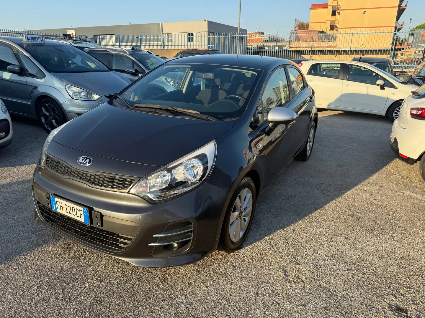 Kia Rio Rio 5p 1.1 crdi Active Style Pack E6 Gri - 2