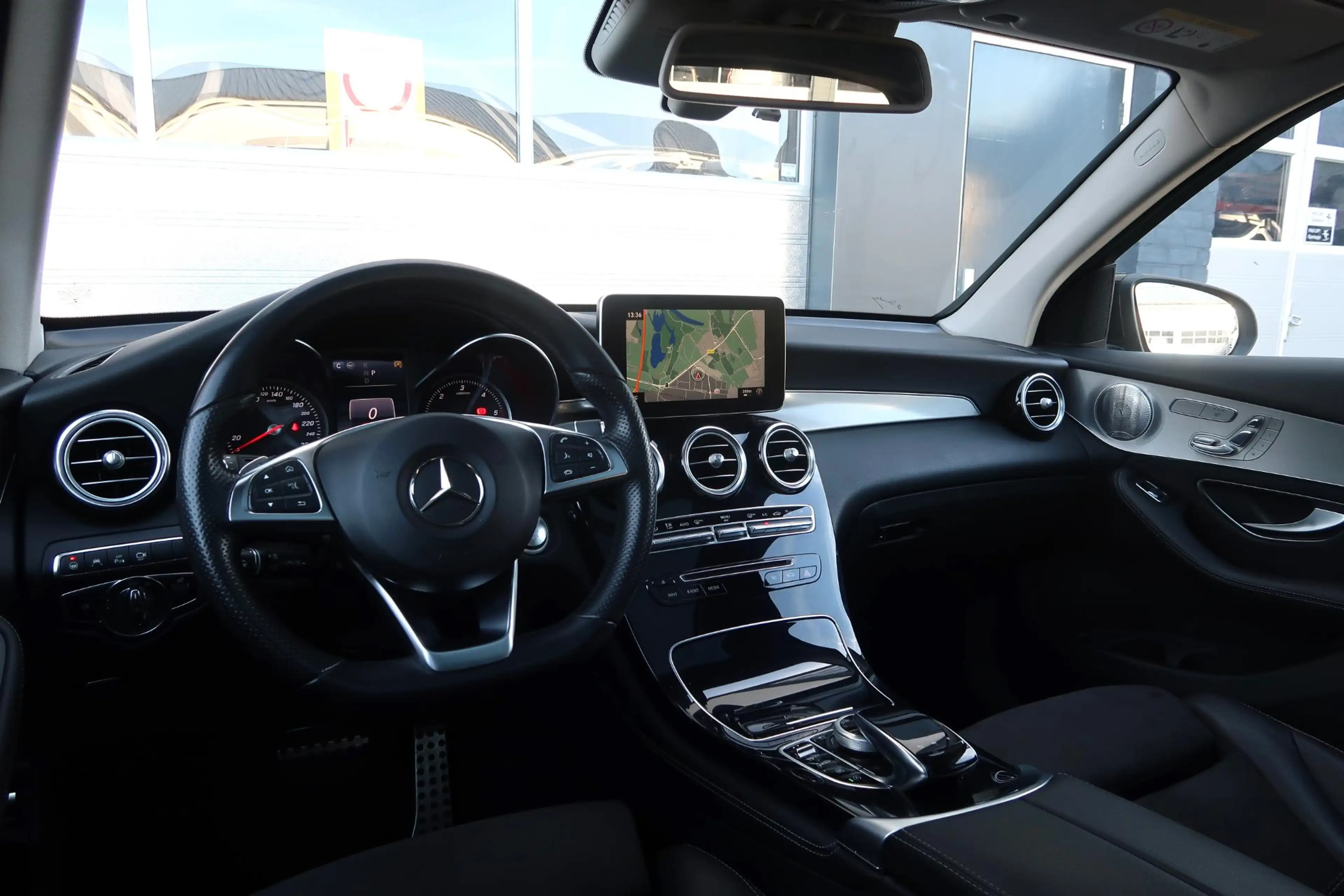 Mercedes-Benz GLC 350 d 4MATIC Premium Plus AMG/ PANO/ AIRM/ MEMORY/ 360 — photo 2