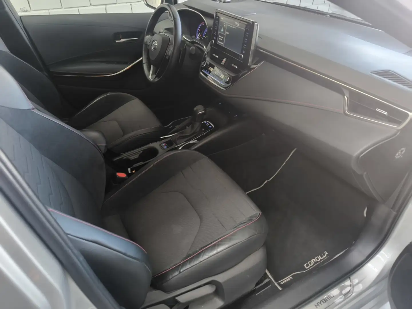 Toyota Corolla Touring Sports 180H GR-Sport Plateado - 2
