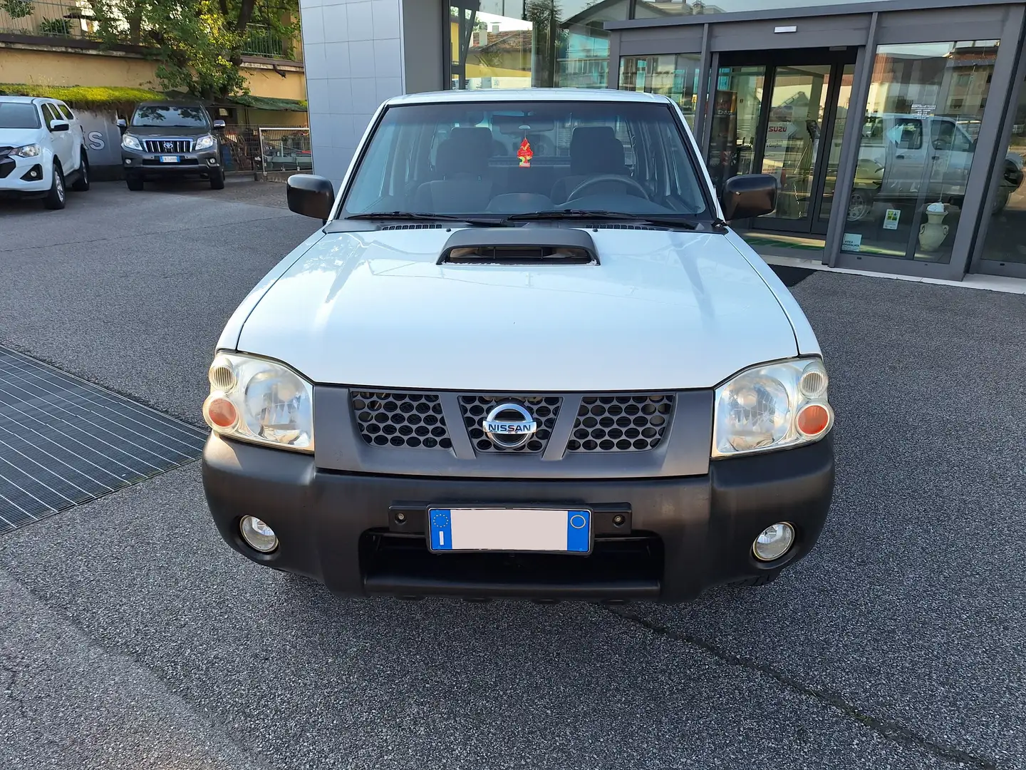 Nissan NP300 2.5dci 133cv Double Cab 4x4 M/T 978kg Blanco - 2
