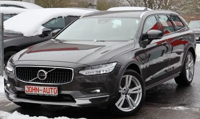 Volvo V90 Cross Country Pro AWD*1.Hd*AHK*8 Räder*235PS