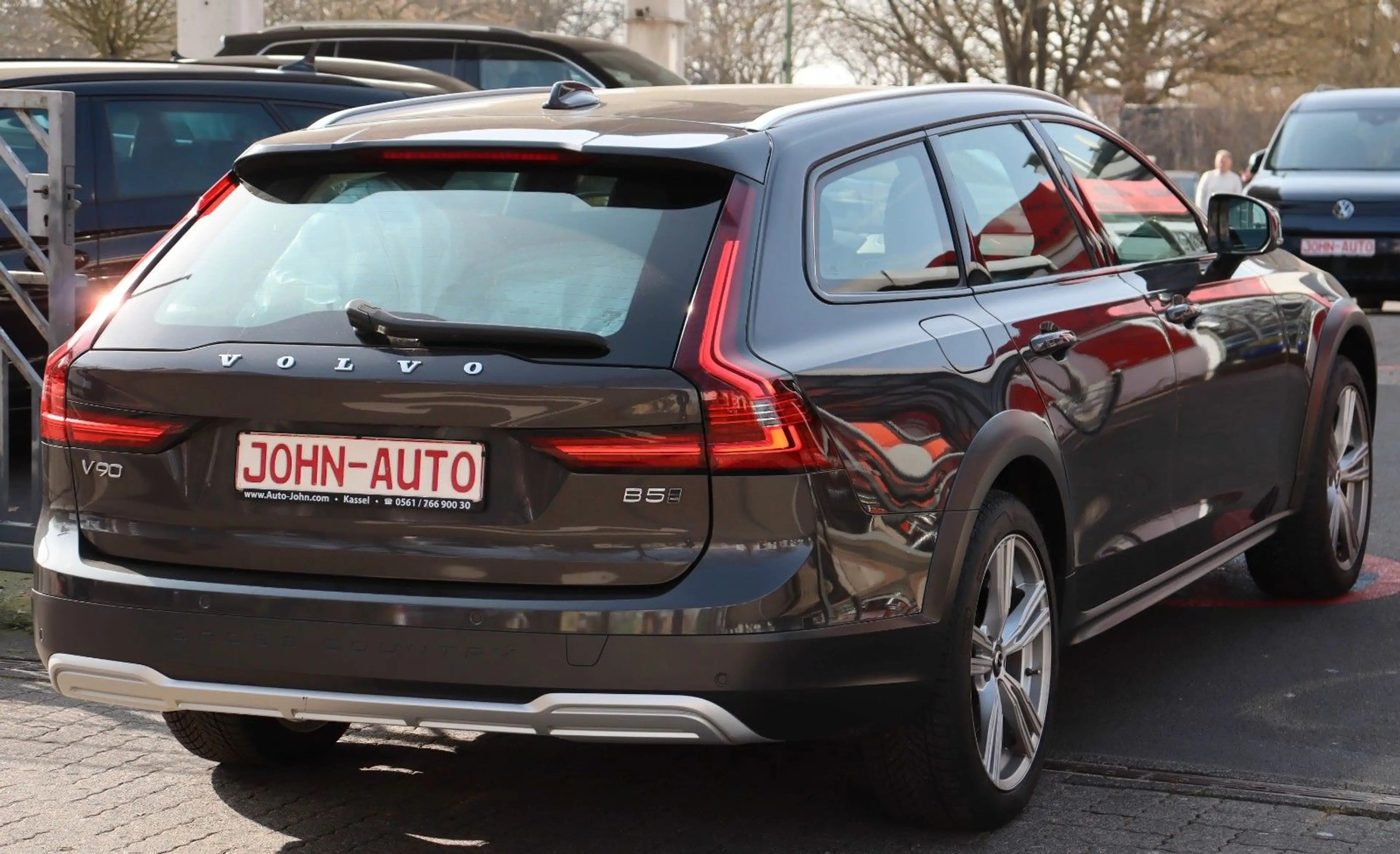 Volvo V90 Cross Country Pro AWD*1.Hd*AHK*8 Räder*235PS — photo 4