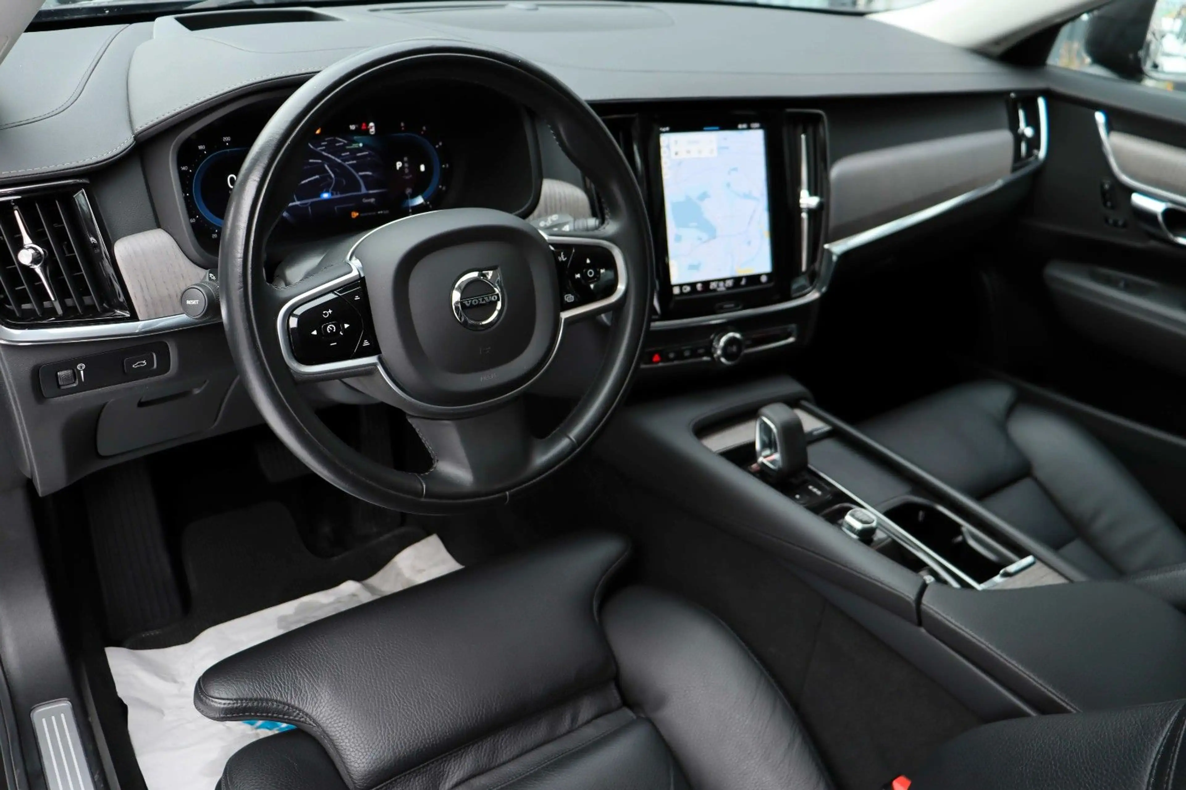 Volvo V90 Cross Country Pro AWD*1.Hd*AHK*8 Räder*235PS — photo 11