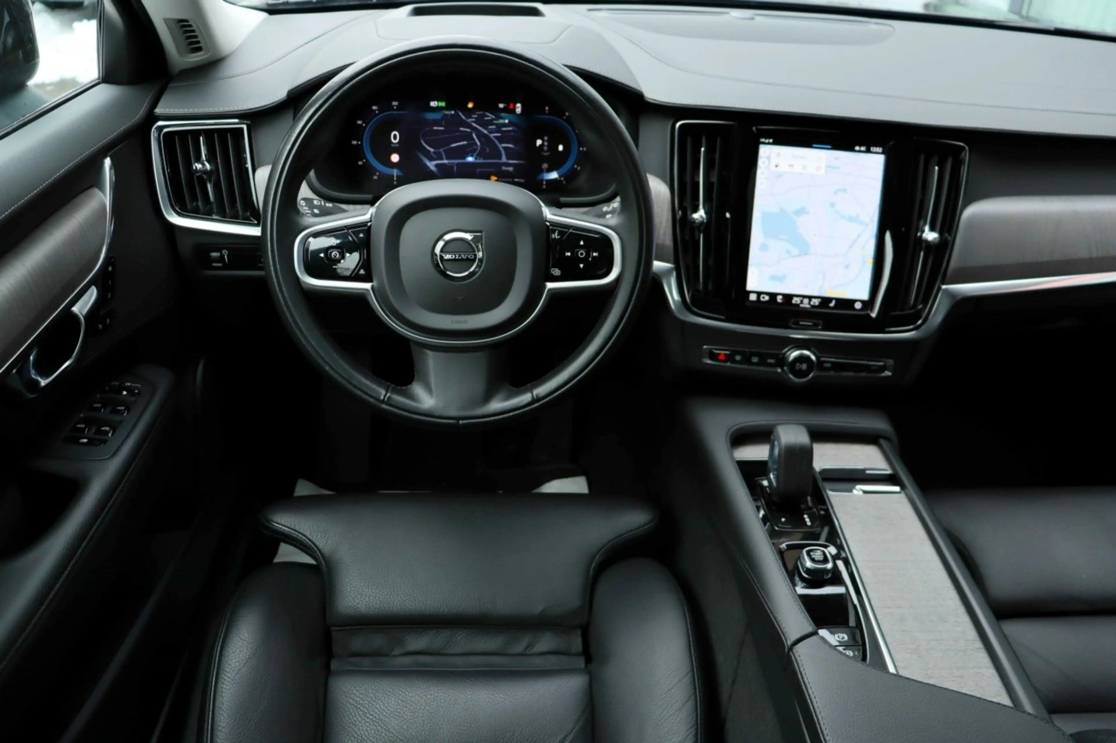 Volvo V90 Cross Country Pro AWD*1.Hd*AHK*8 Räder*235PS — photo 13