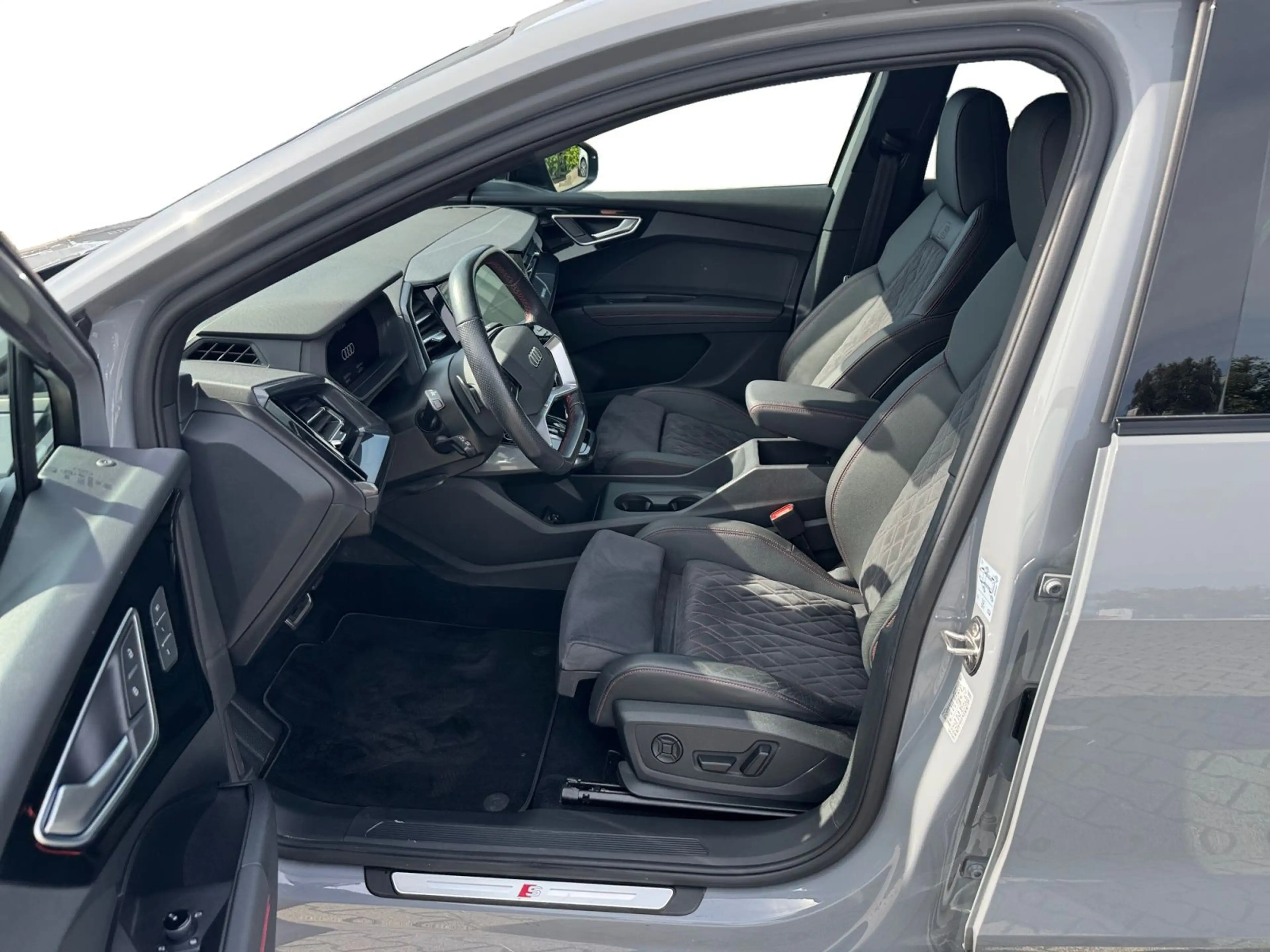 Audi Q4 e-tron 50 quattro, S LINE/LED/KAM/V — photo 4