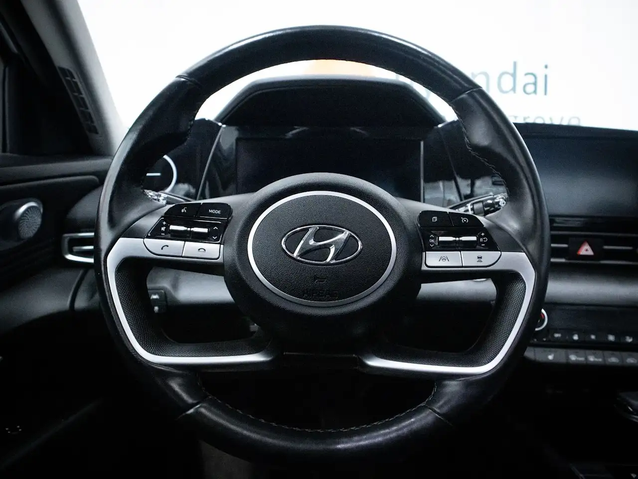 Hyundai ELANTRA снимка Hyundai ELANTRA