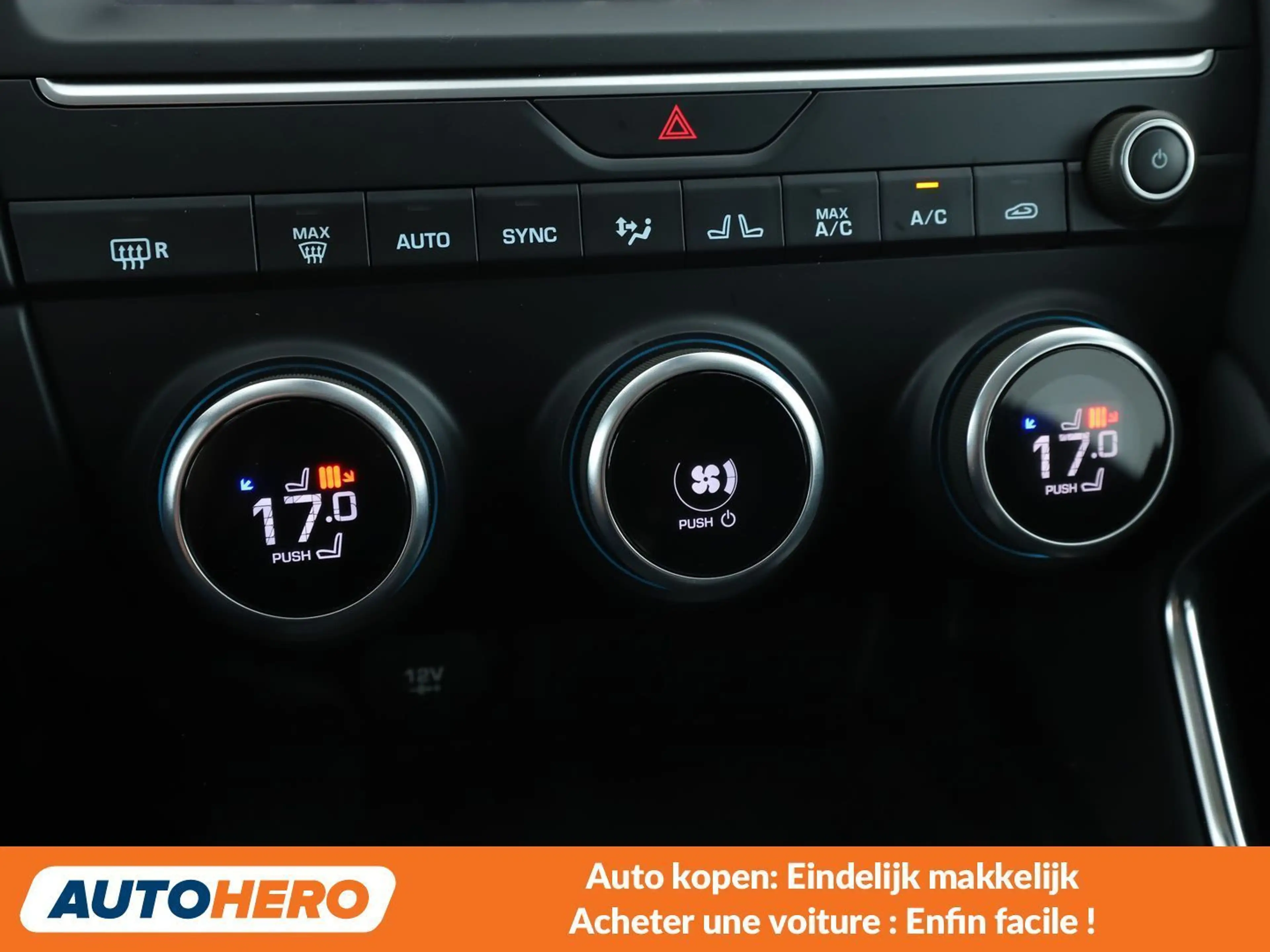 Jaguar E-Pace D150 Basis — photo 11