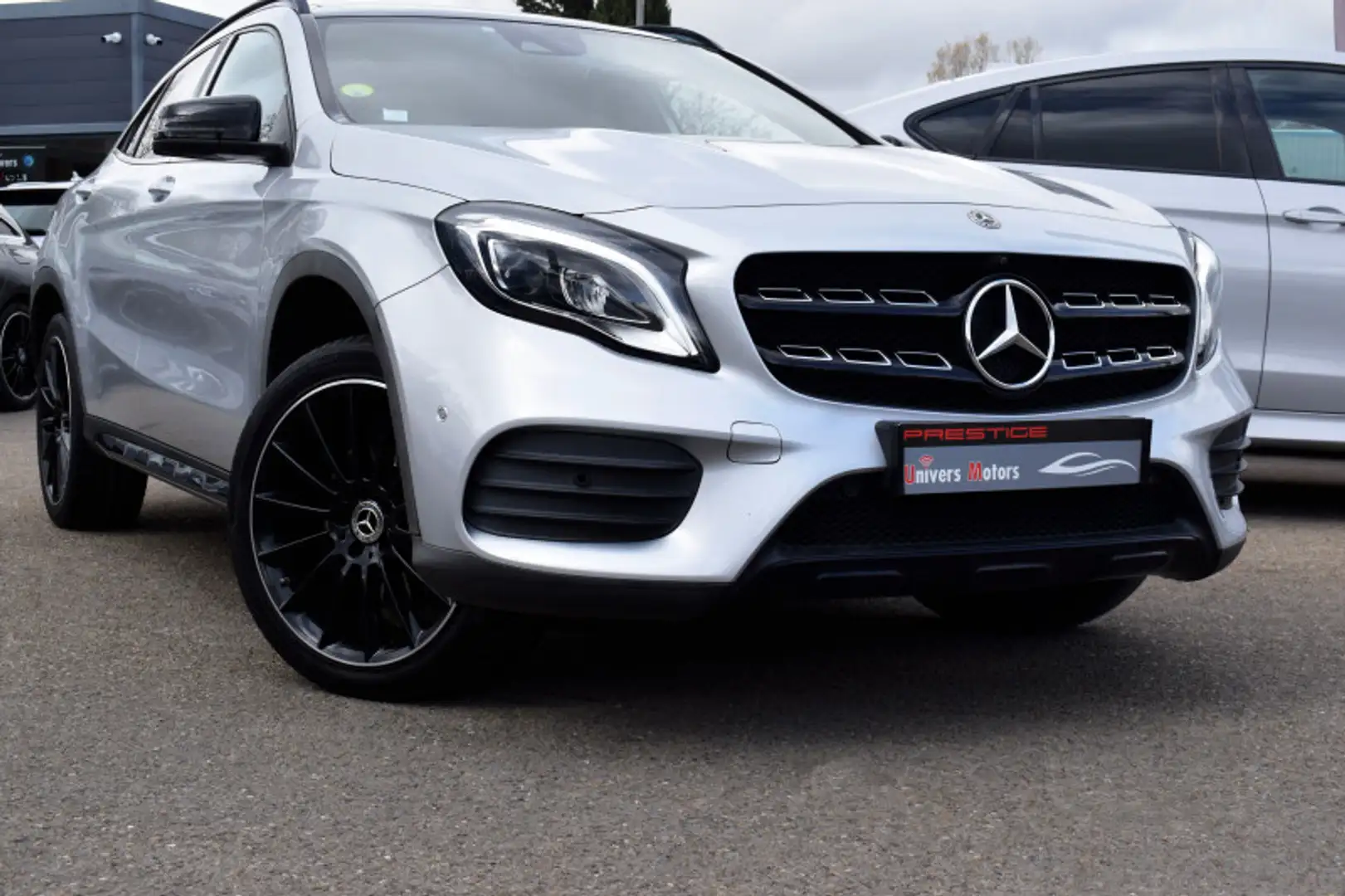 Mercedes-Benz GLA 220 220 D 170CH FASCINATION 4MATIC 7G-DCT EURO6C Grau - 1