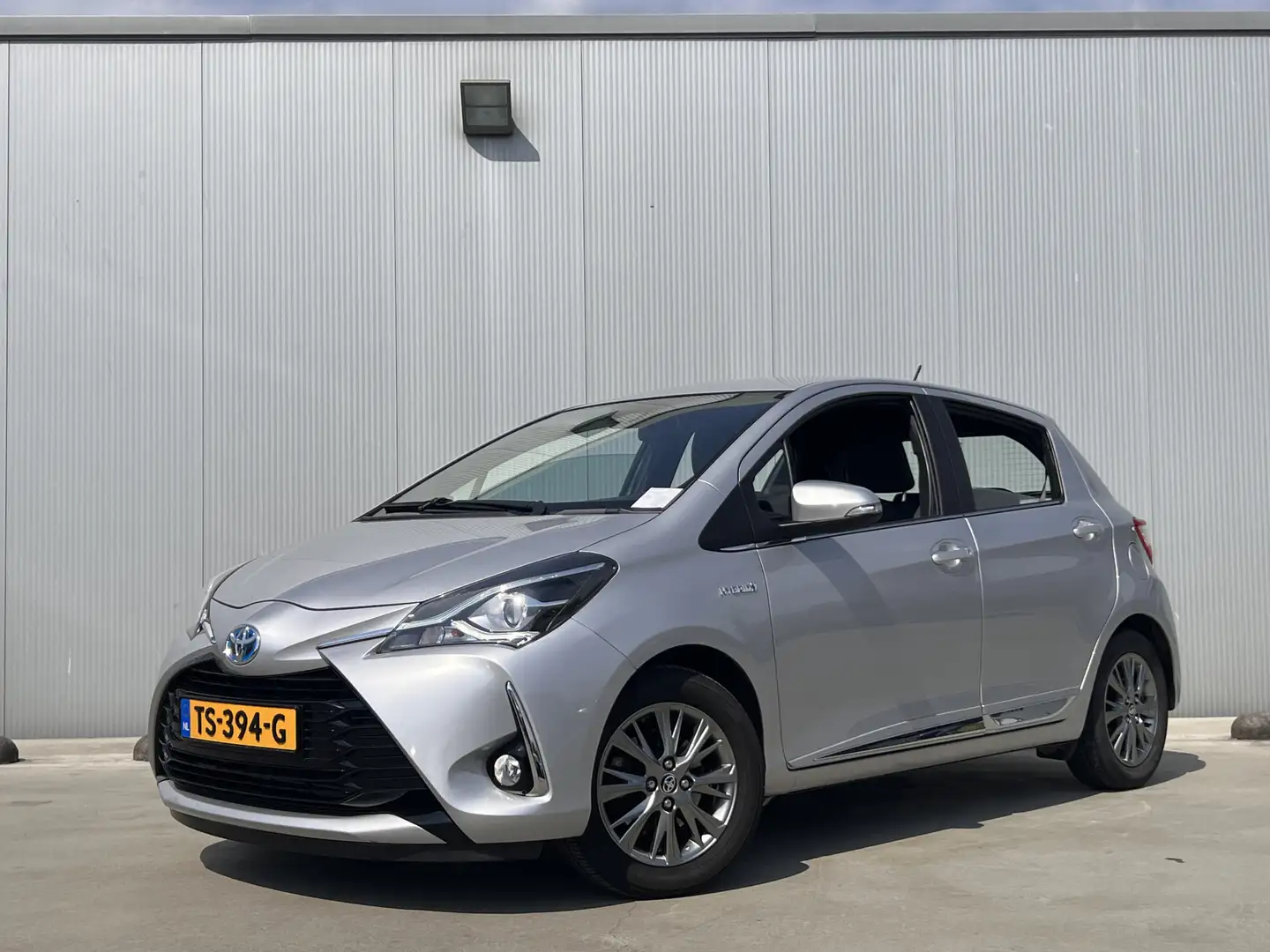 Toyota Yaris 1.5 Hybrid Executive | Navigatie | Trekhaak Gris - 1