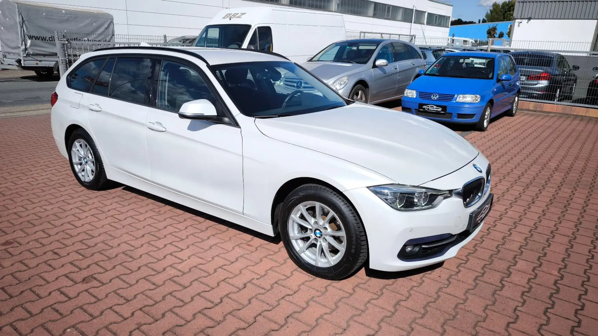 BMW 318 i Touring Sport Line Navi AHK Weiß - 1