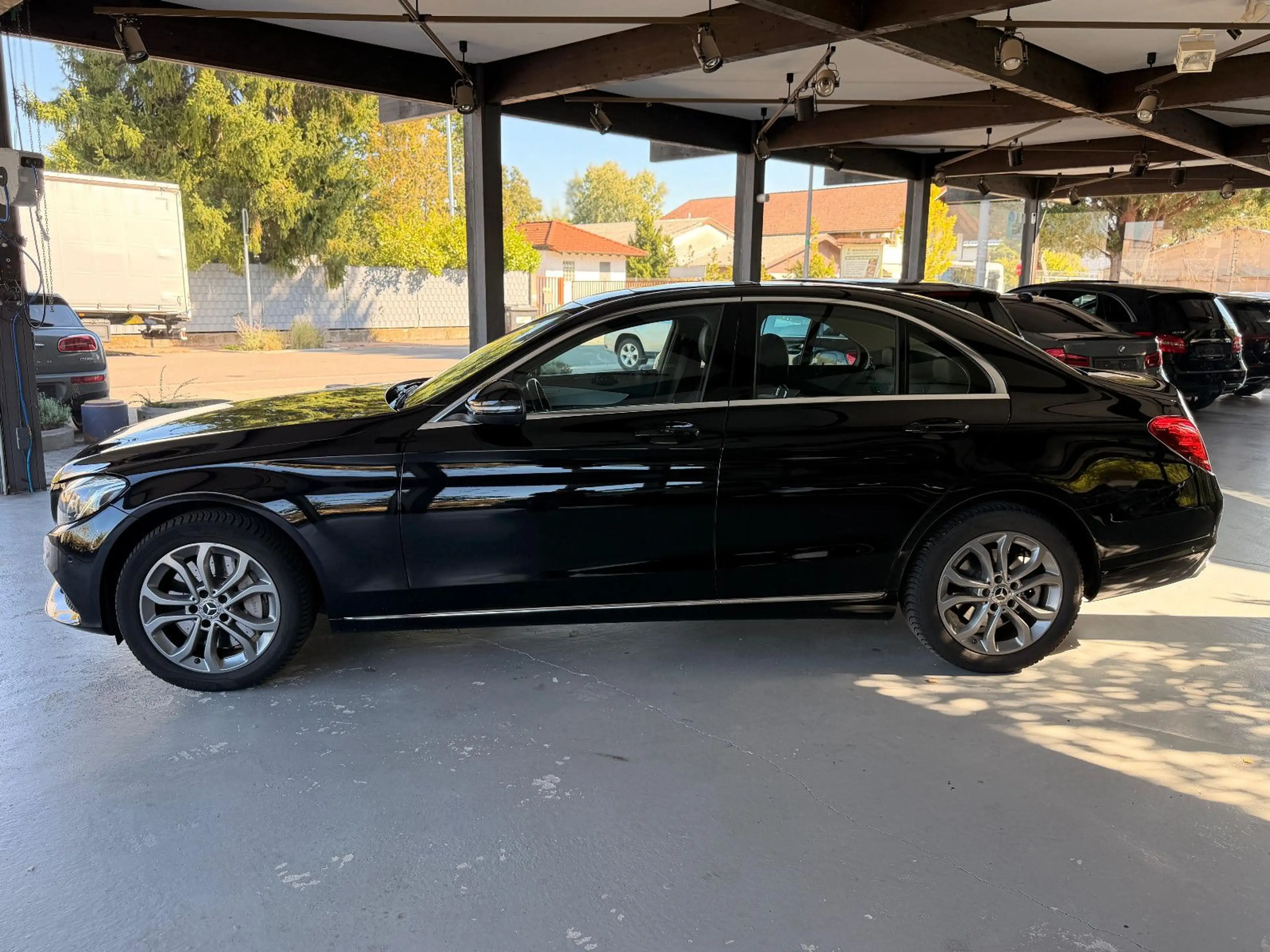 Mercedes-Benz C 400 4Matic-PDC-TEMP-KAMERA-SCHIEBE-AVANTGARDE — photo 5
