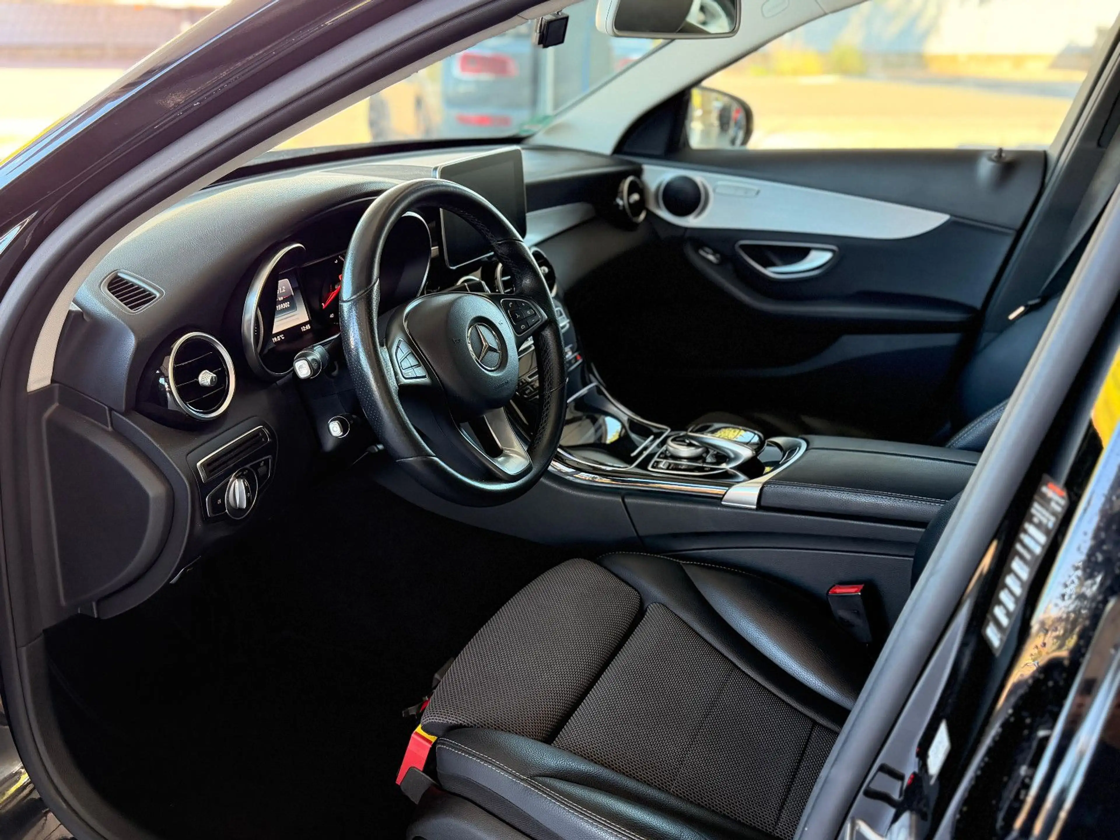 Mercedes-Benz C 400 4Matic-PDC-TEMP-KAMERA-SCHIEBE-AVANTGARDE — photo 11