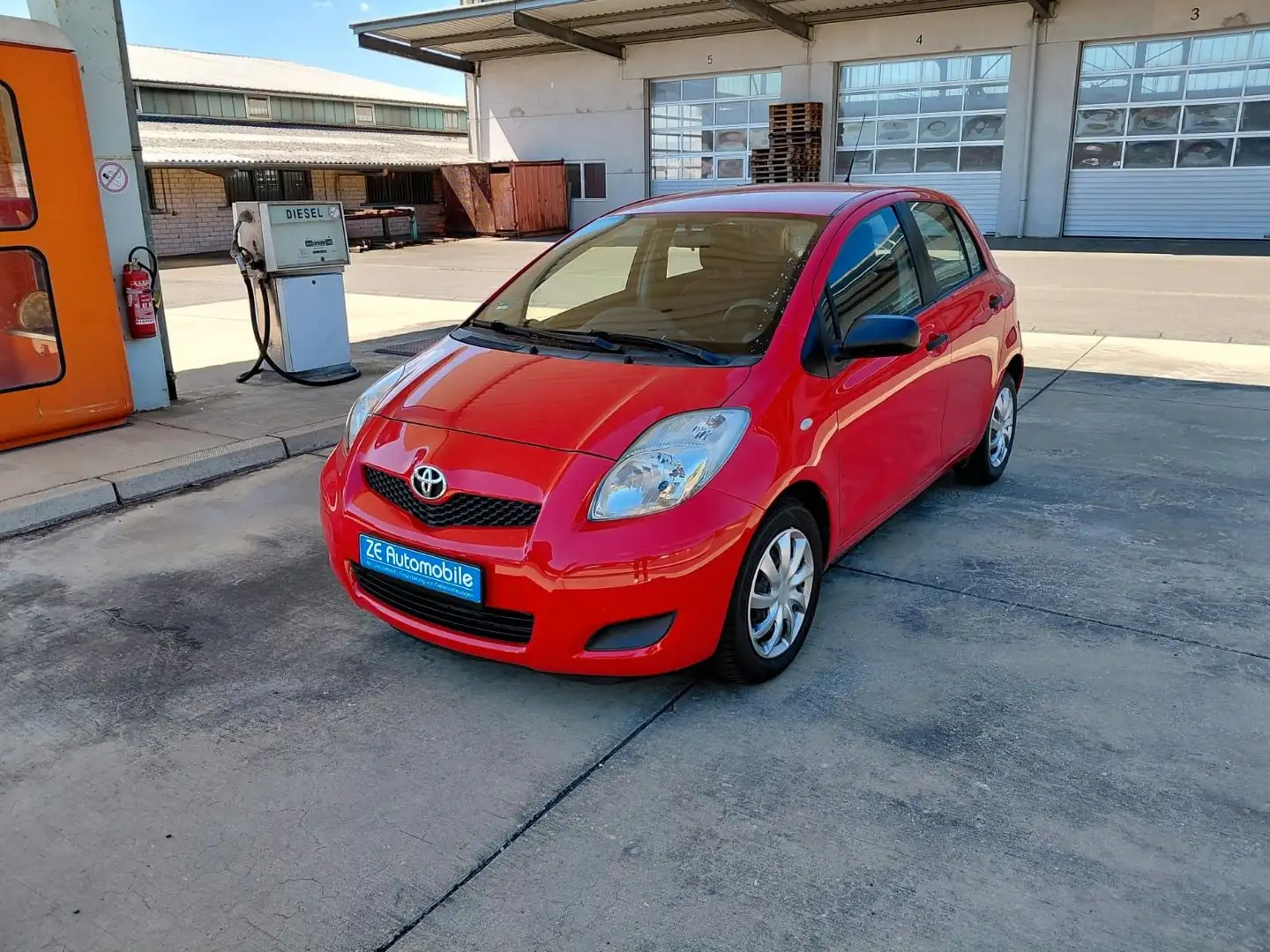 Toyota Yaris Cool Rouge - 1