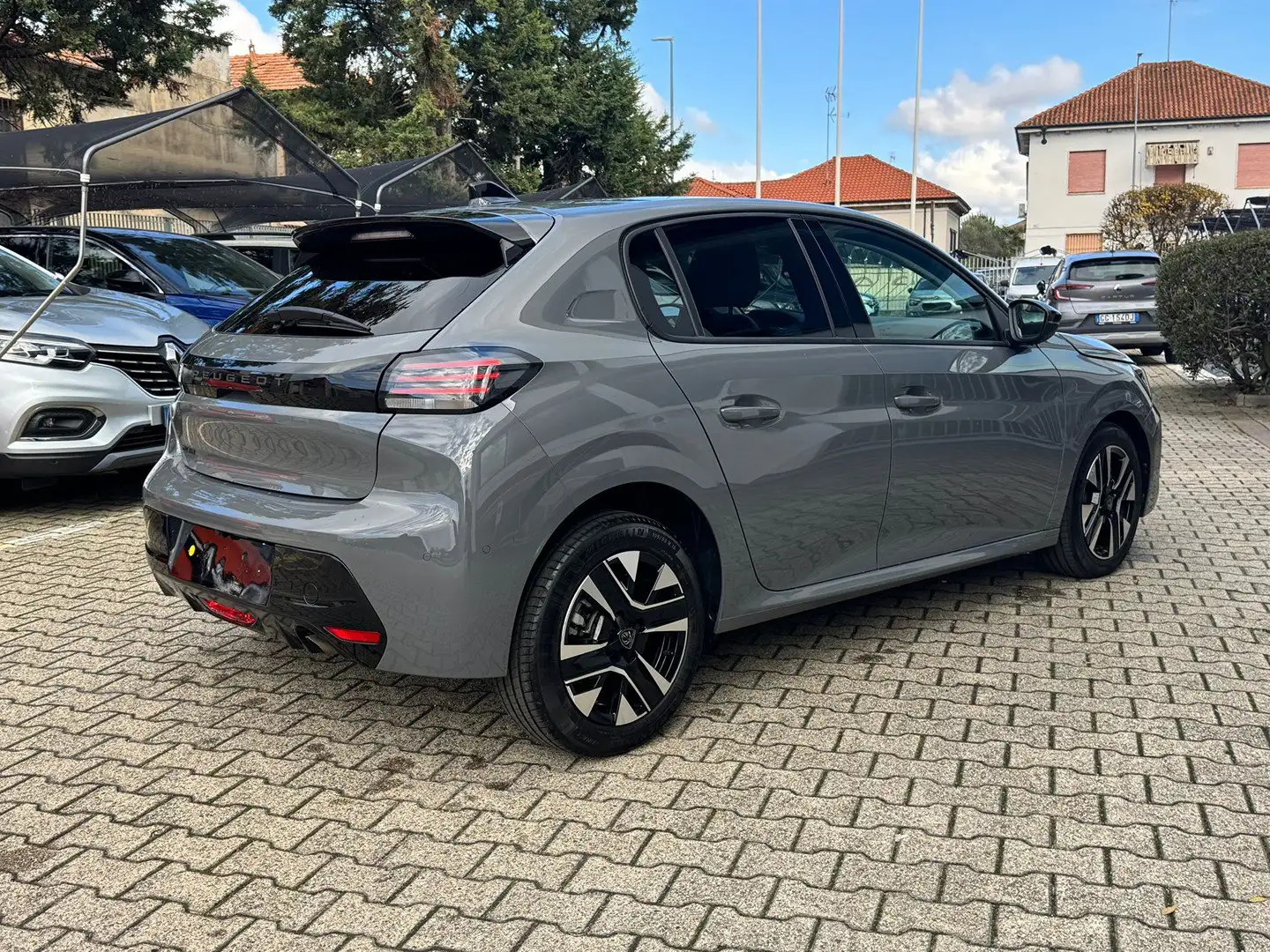 Peugeot 208 1.2 PureTech 100cv Allure S&S Grijs - 2