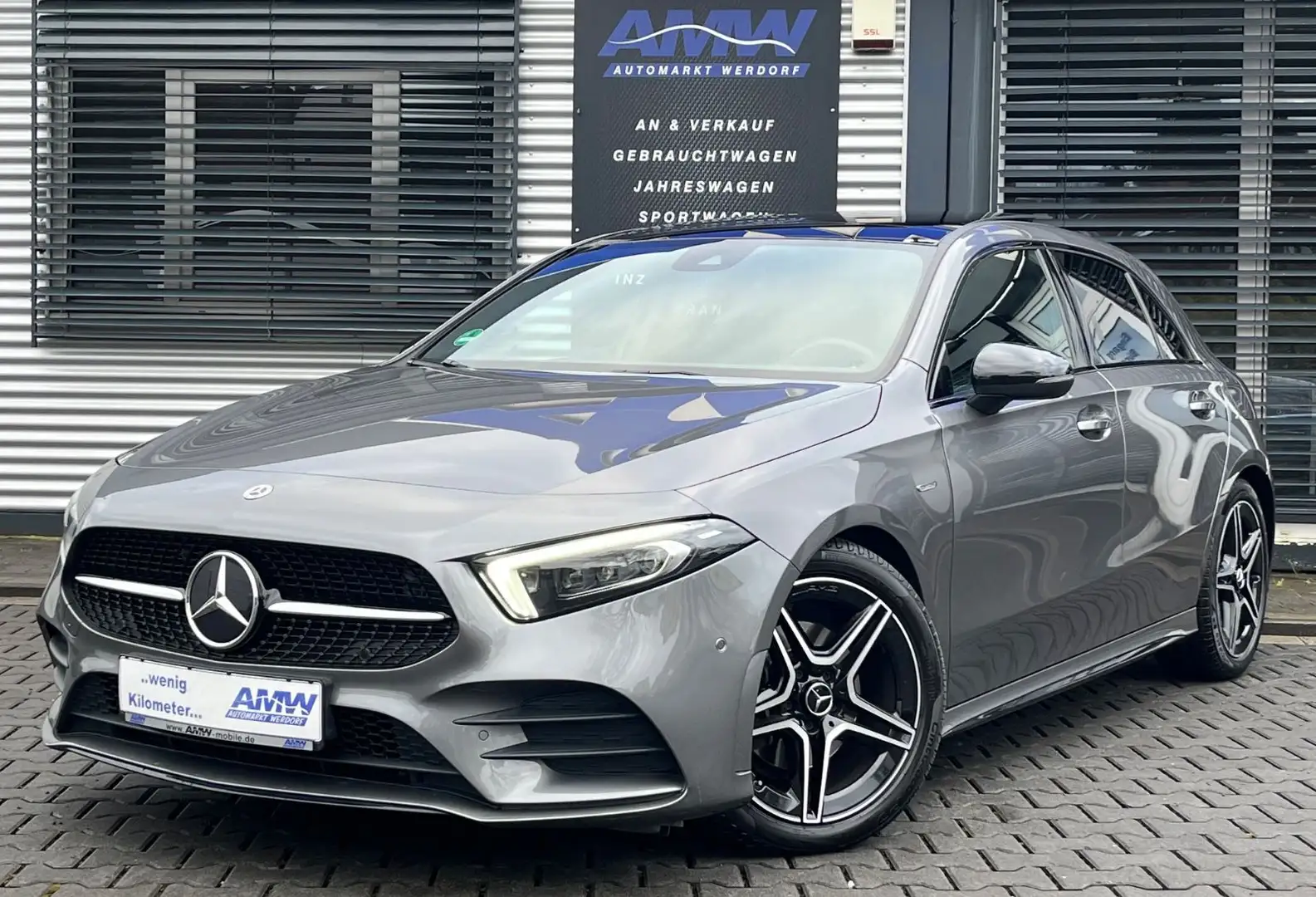 Mercedes-Benz A 180 d AMG Edition*LEDER*NAVI*PANO*SPUR*AHK*KAM Gris - 2