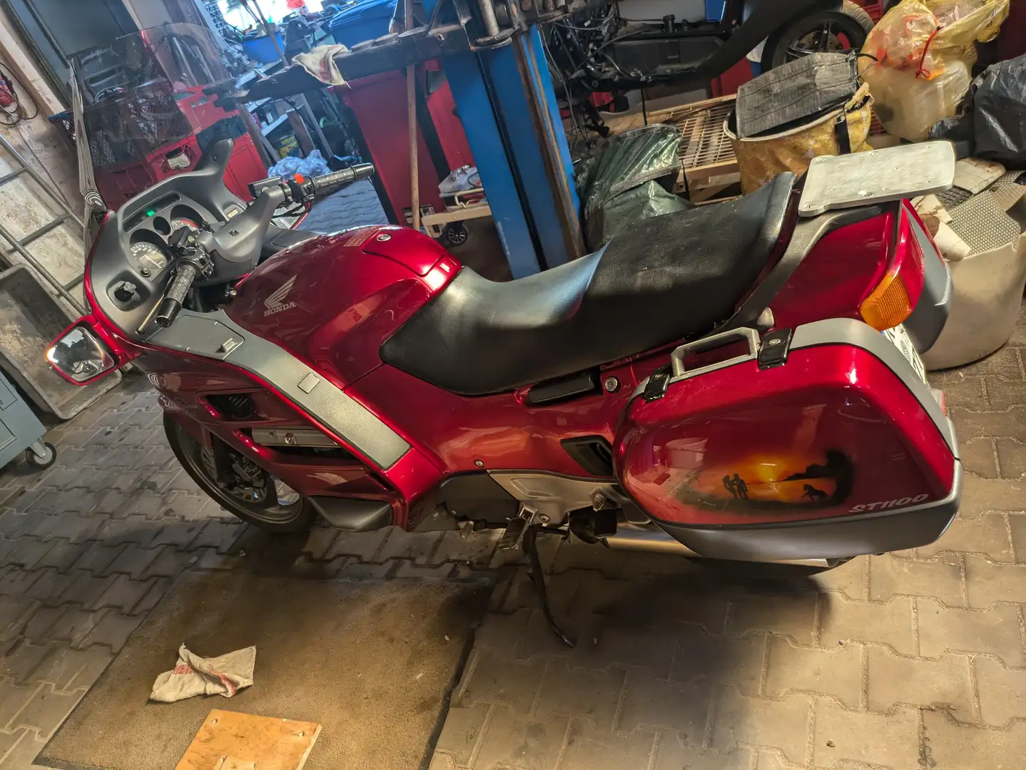 Honda Pan European 296 SC26 Rot - 2