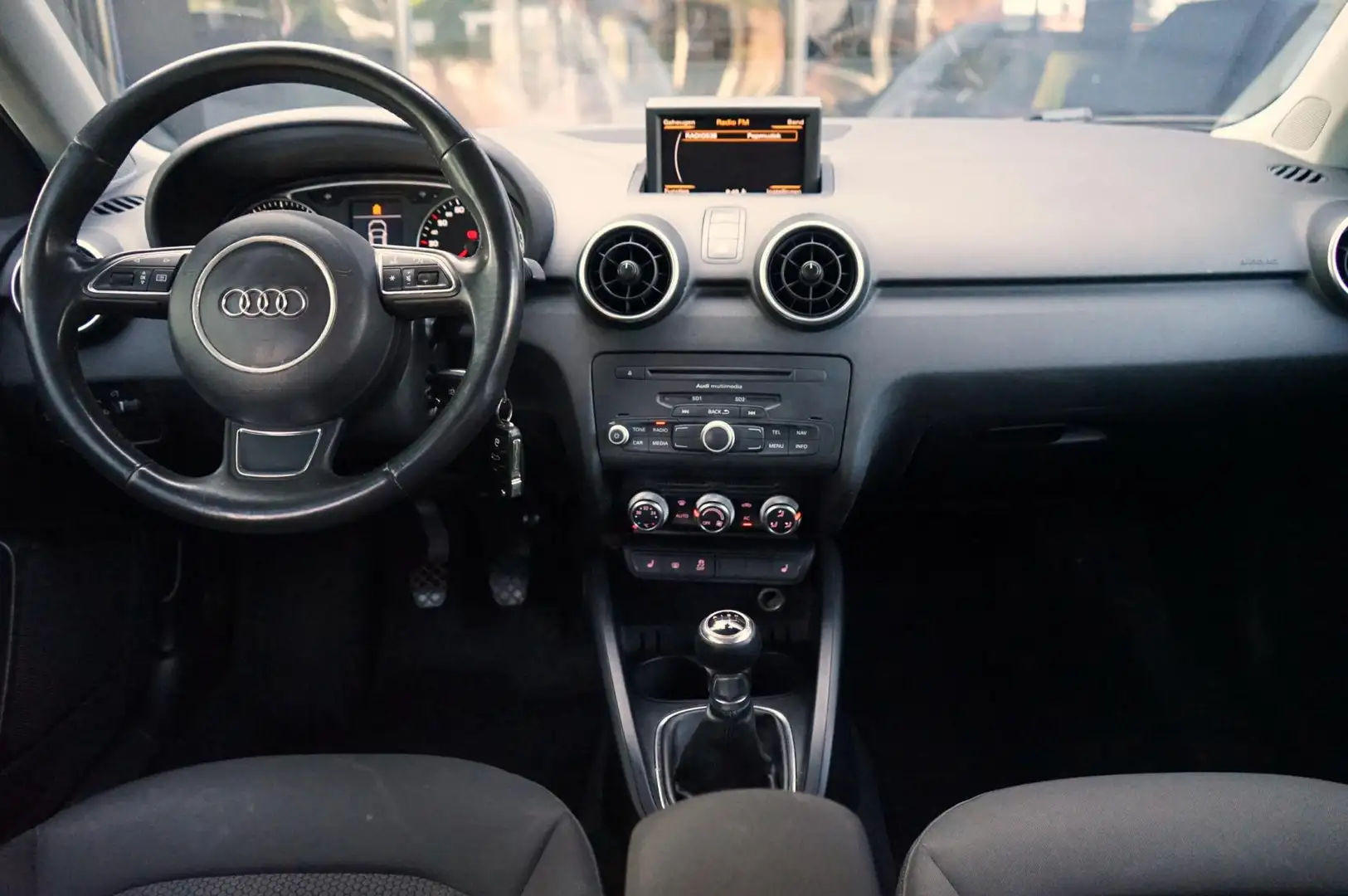 Audi A1 Sportback 1.2 TFSI Pro Line S, Clima, Xenon, Navi, Zwart - 2