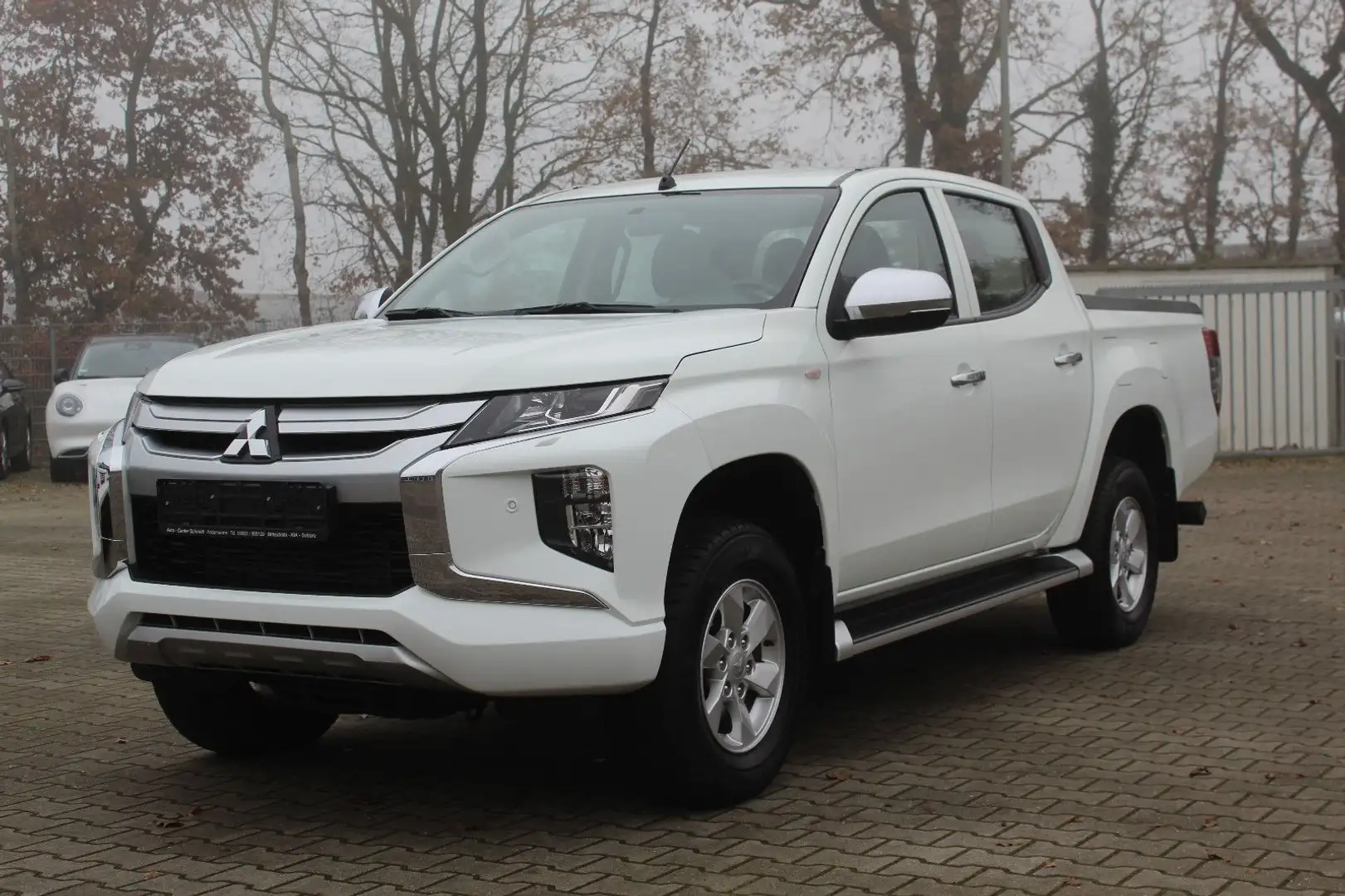 Mitsubishi L200 L 200  Doppelkabine 4WD (Komfort, AHK, Box) Weiß - 1