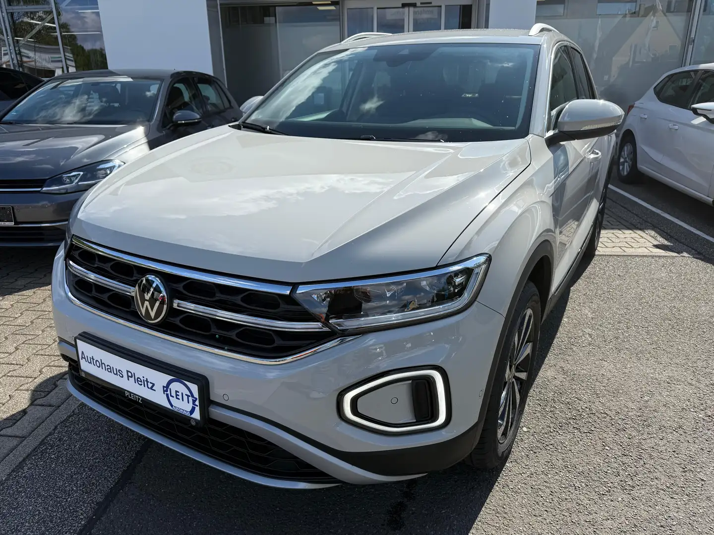 Volkswagen T-Roc 1.5 TSI Style DSG AHK ACC RFK Grau - 1