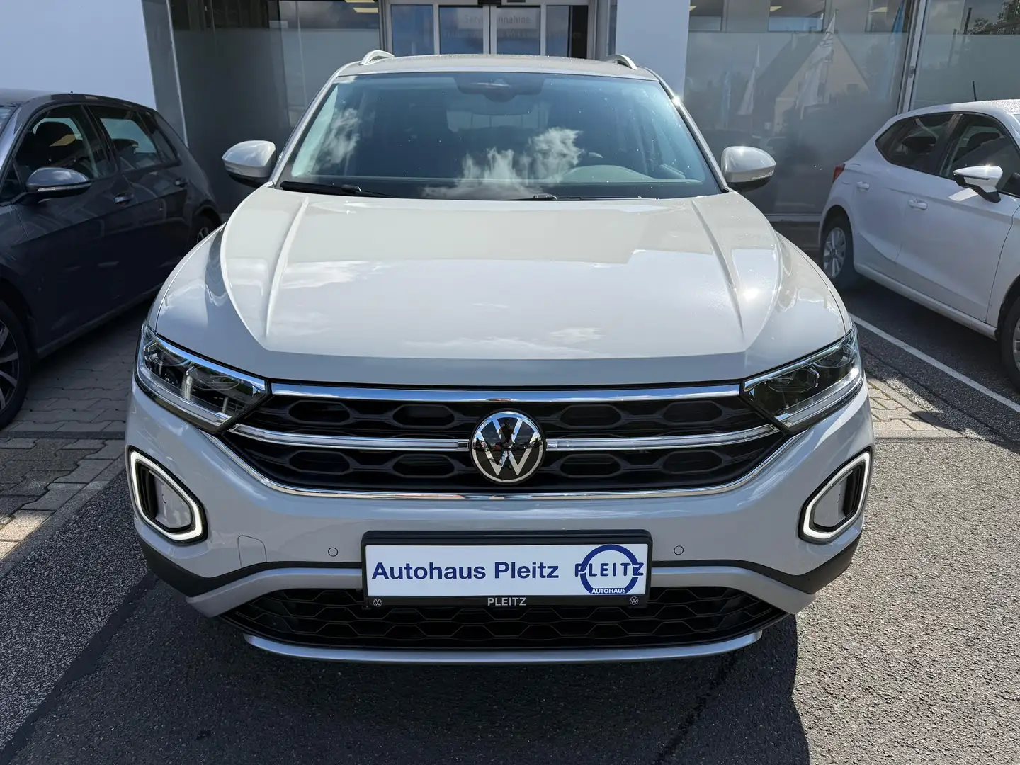 Volkswagen T-Roc 1.5 TSI Style DSG AHK ACC RFK Grau - 2
