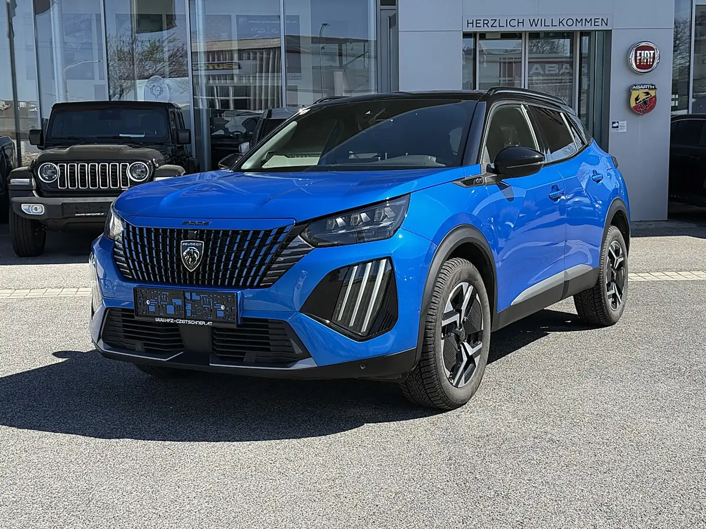 Peugeot 2008 Hybrid 136 e-DCS6 GT Blau - 1